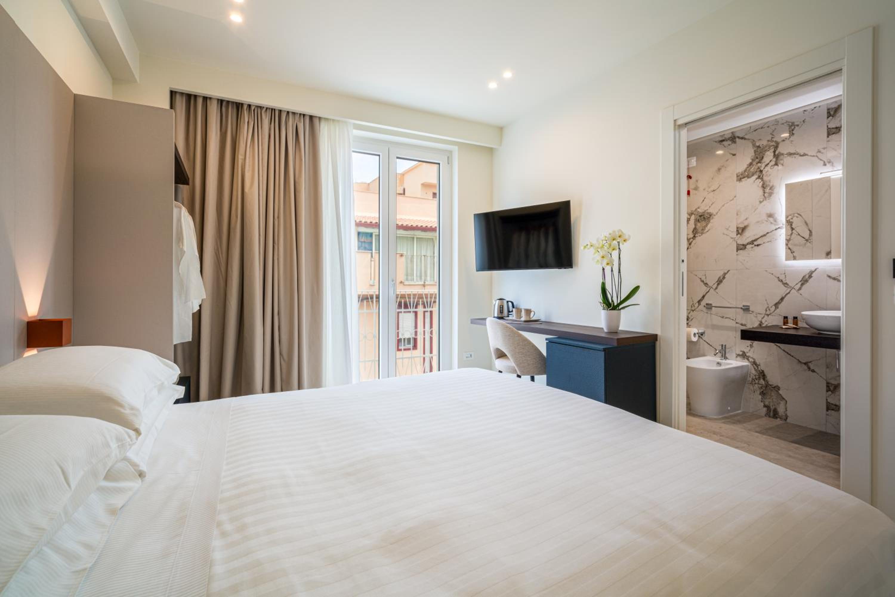 Double Room with Balcony photo 3