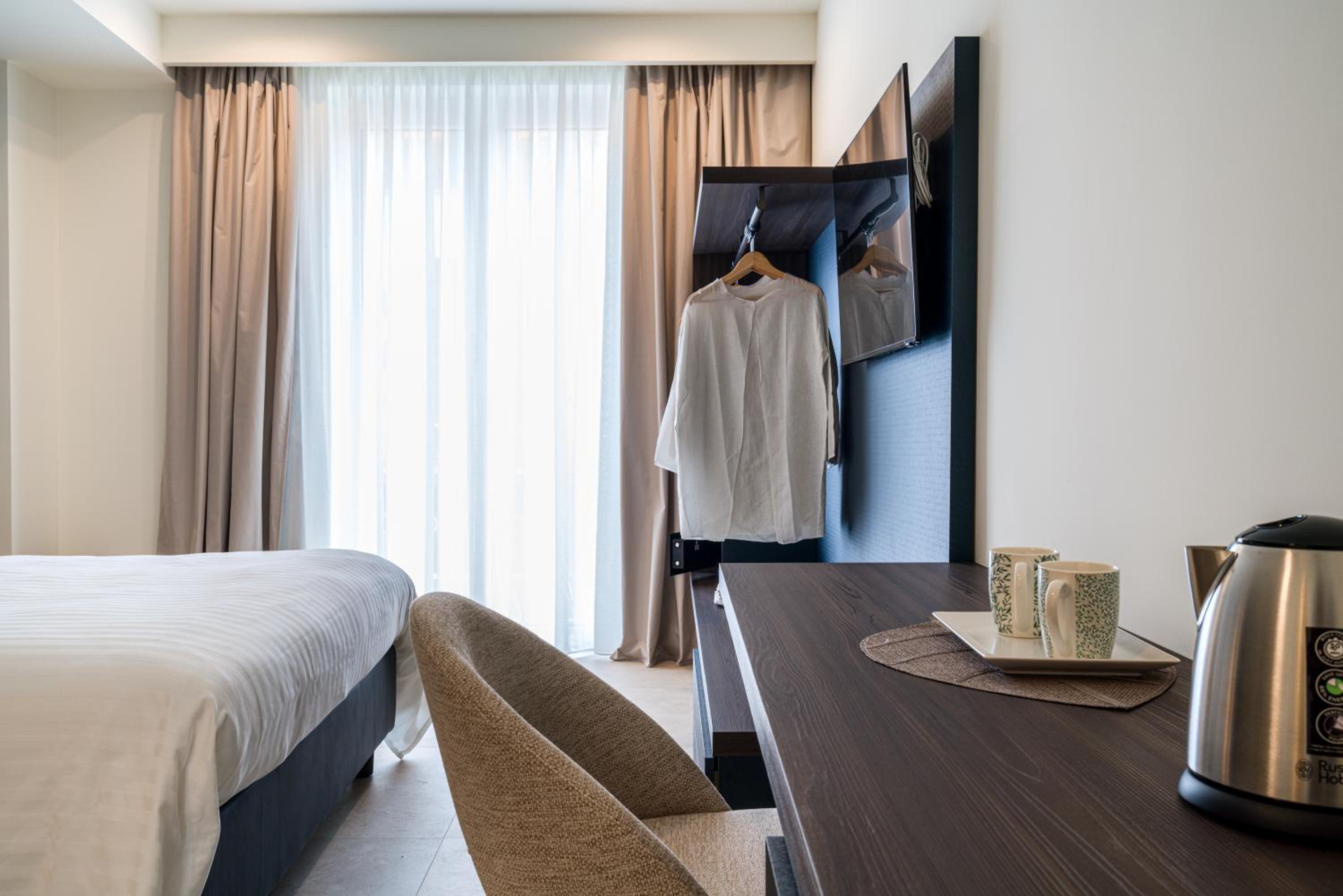 Deluxe Double Room with Balcony photo 2