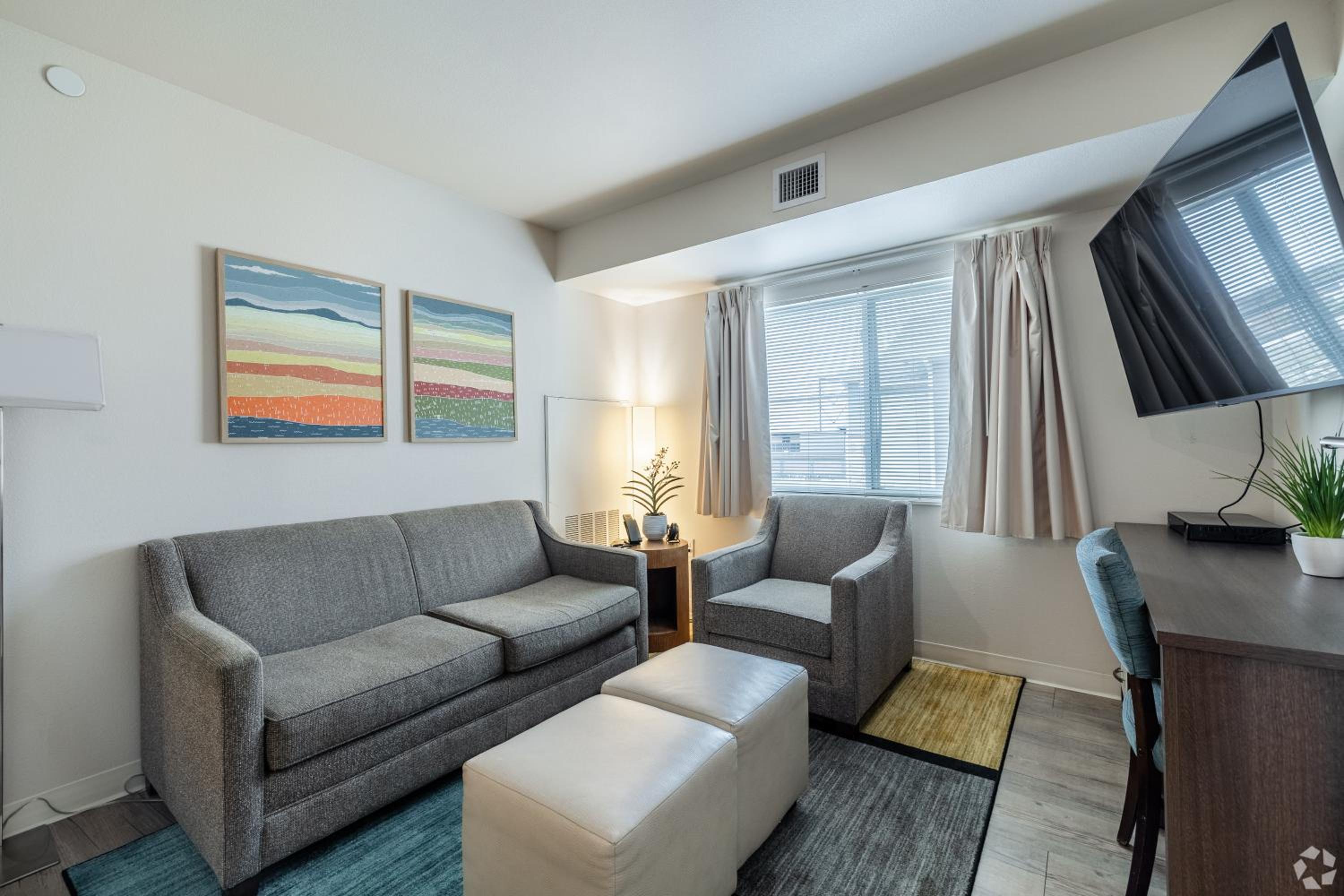 One Bedroom Suite - Queen Bed