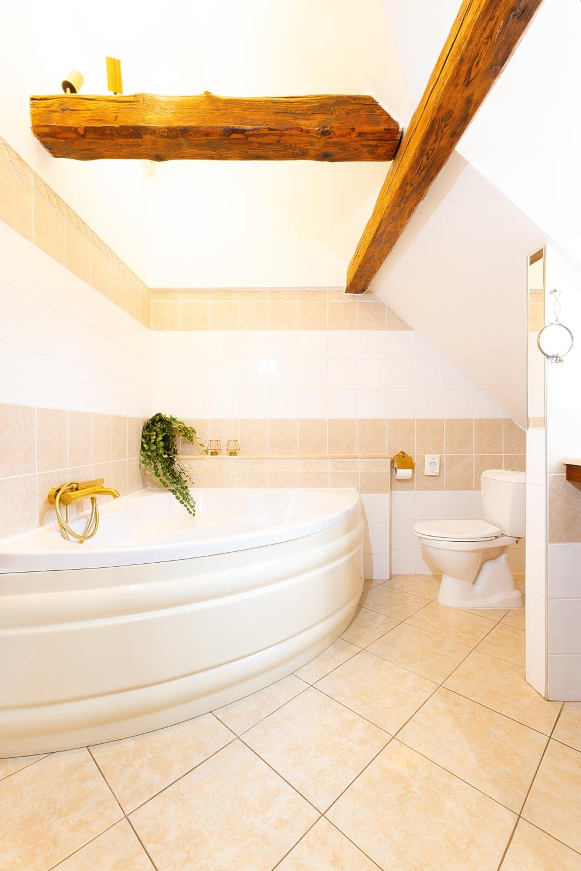 Attic Deluxe Room with King Size Bed and Bath - Photo 2