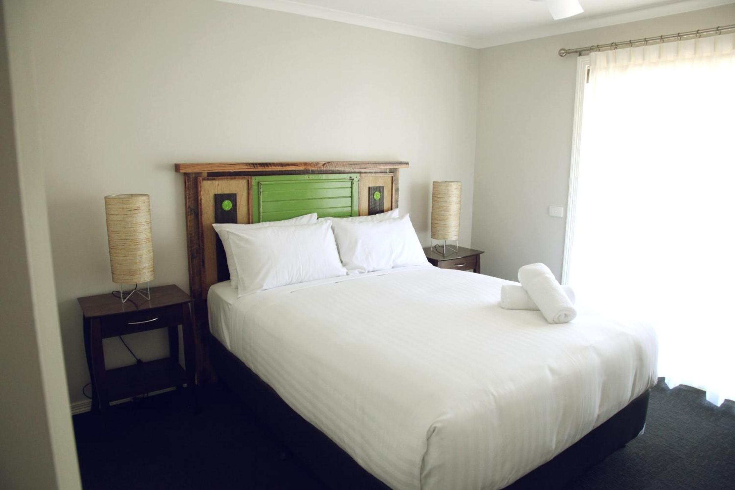 Seven-Bedroom House photo 3