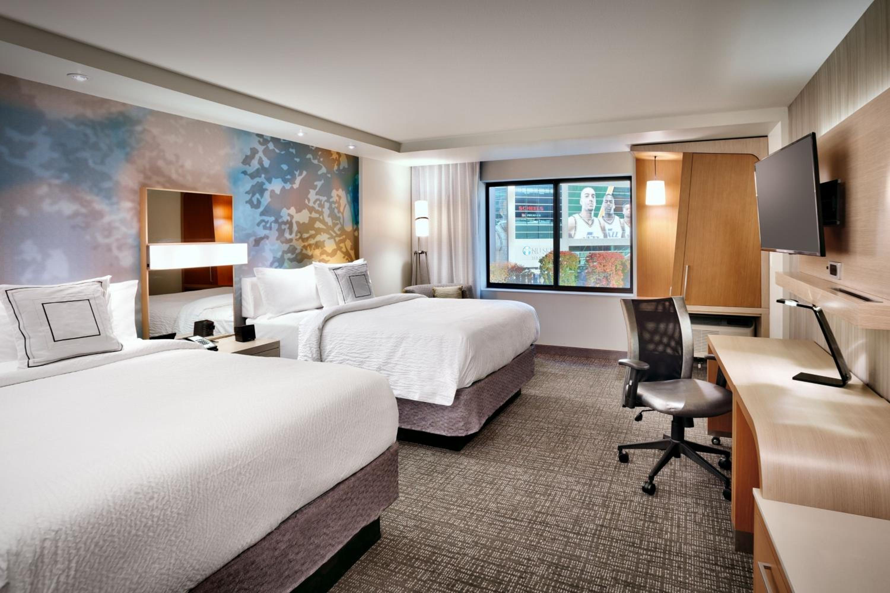 Queen Room with Two Queen Beds - Hearing Accessible