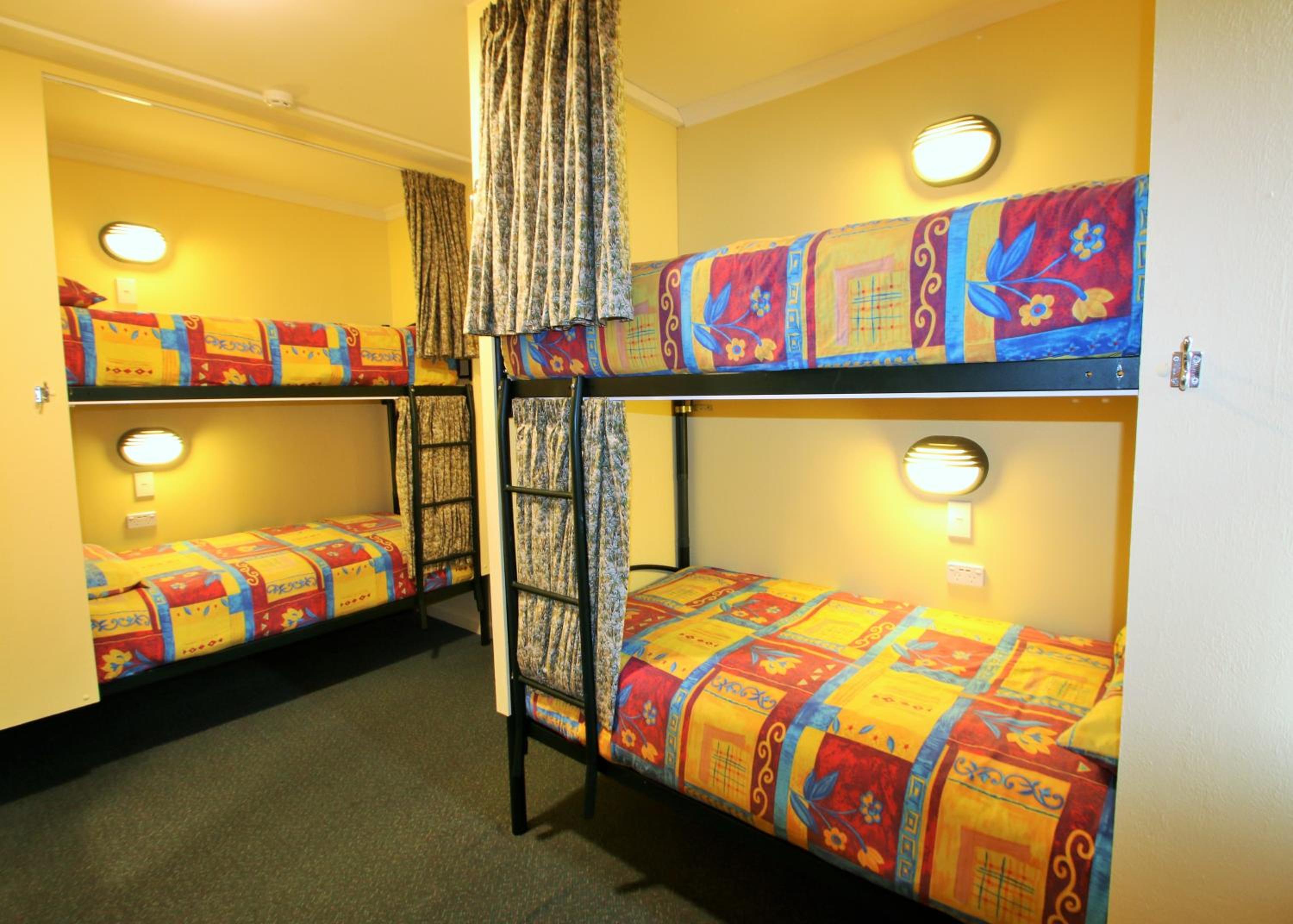 Bed in 5-Bed Mixed Dormitory Room photo 1