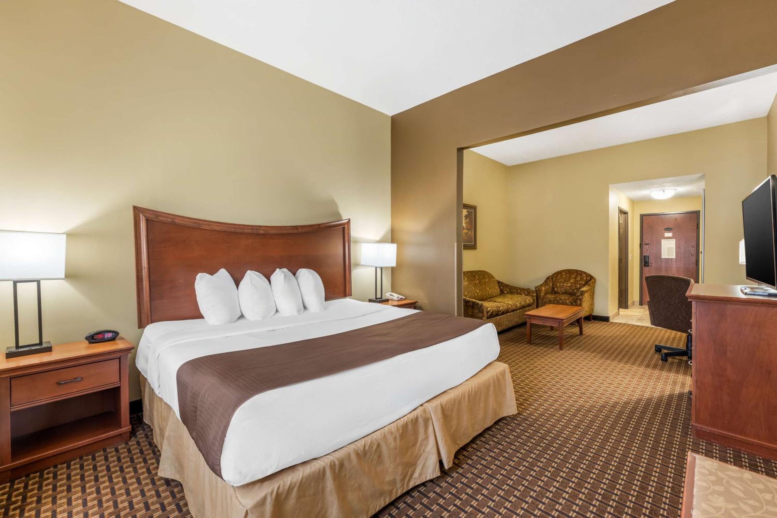 King Suite with Sofa Bed photo 2