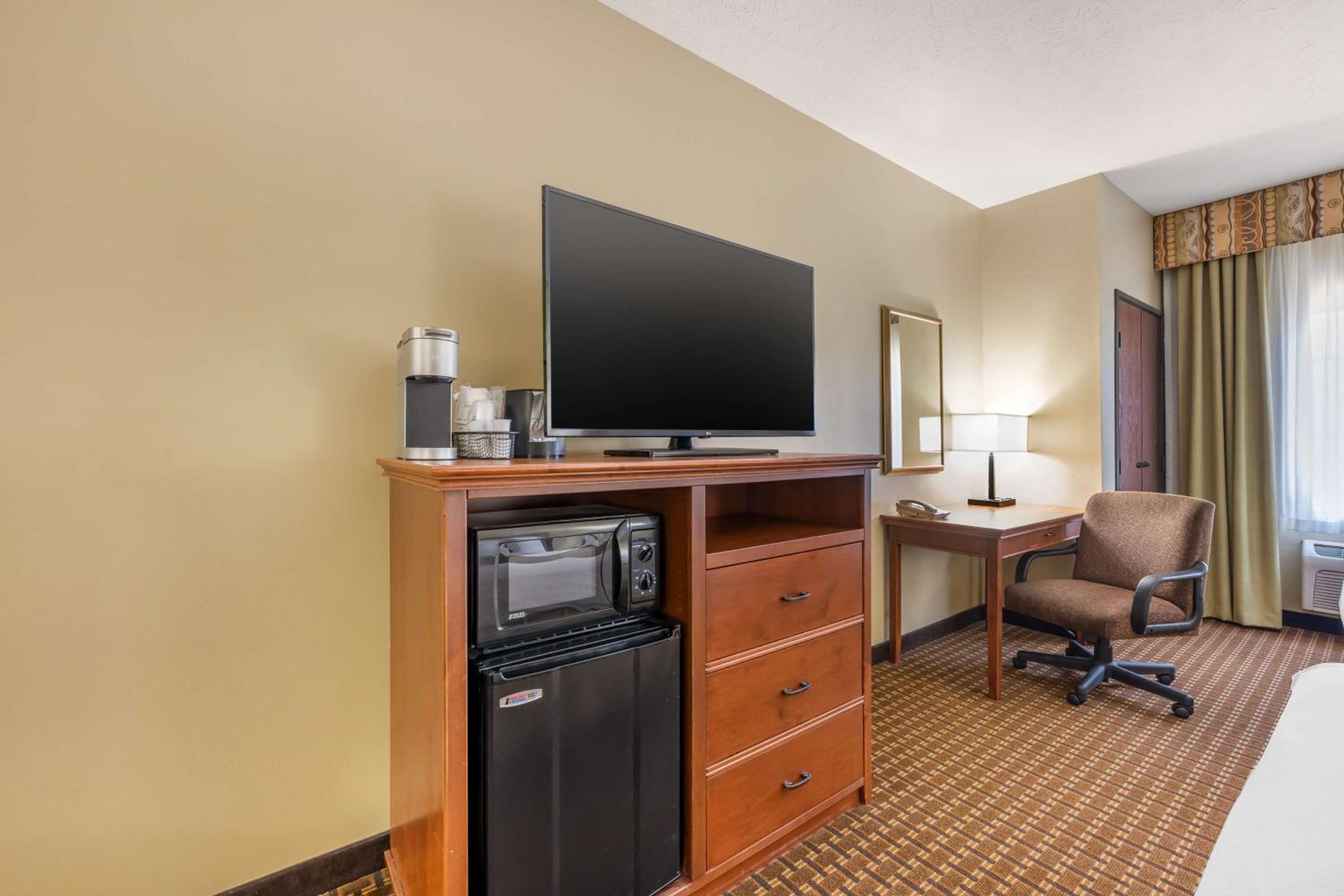 King Room - Mobility Accessible  photo 3