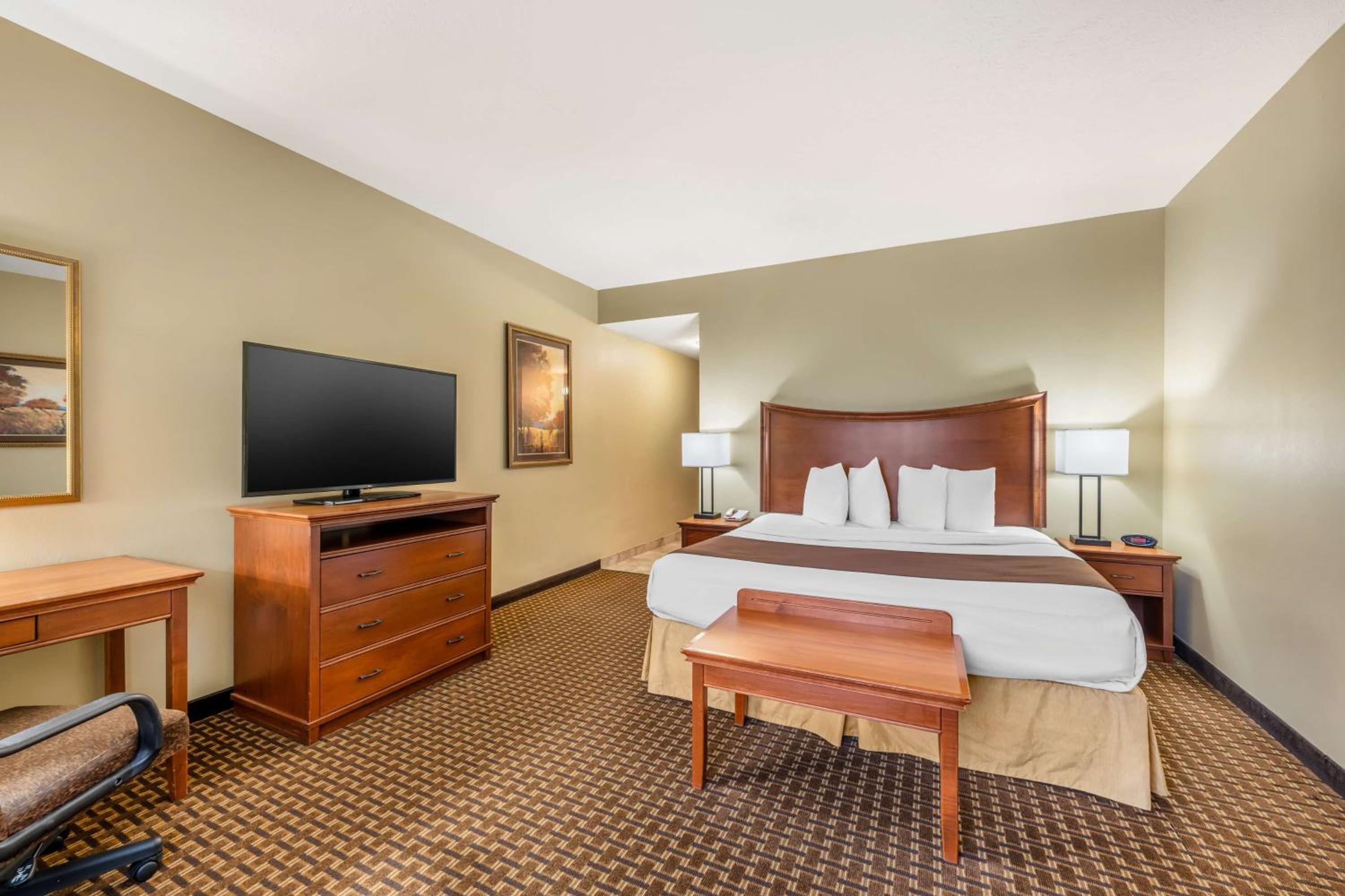 King Room - Mobility Accessible  photo 2