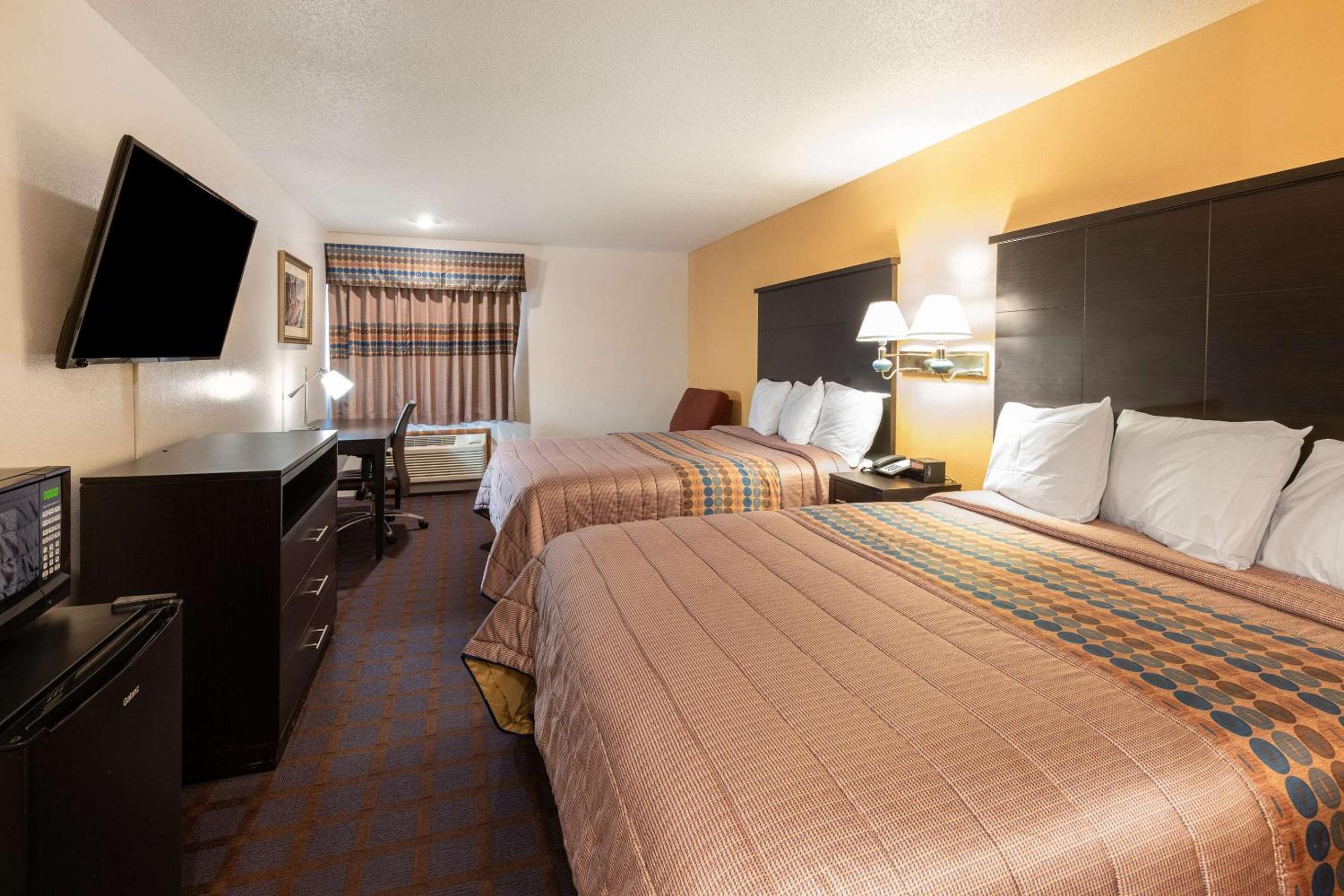 Queen Room with Two Queen Beds - Photo 1