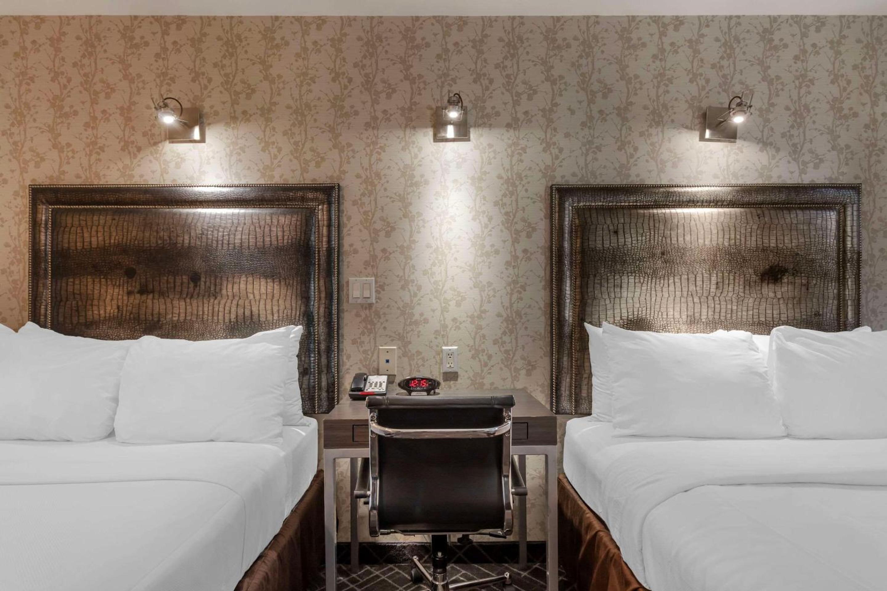 Double Room thumbnail 5