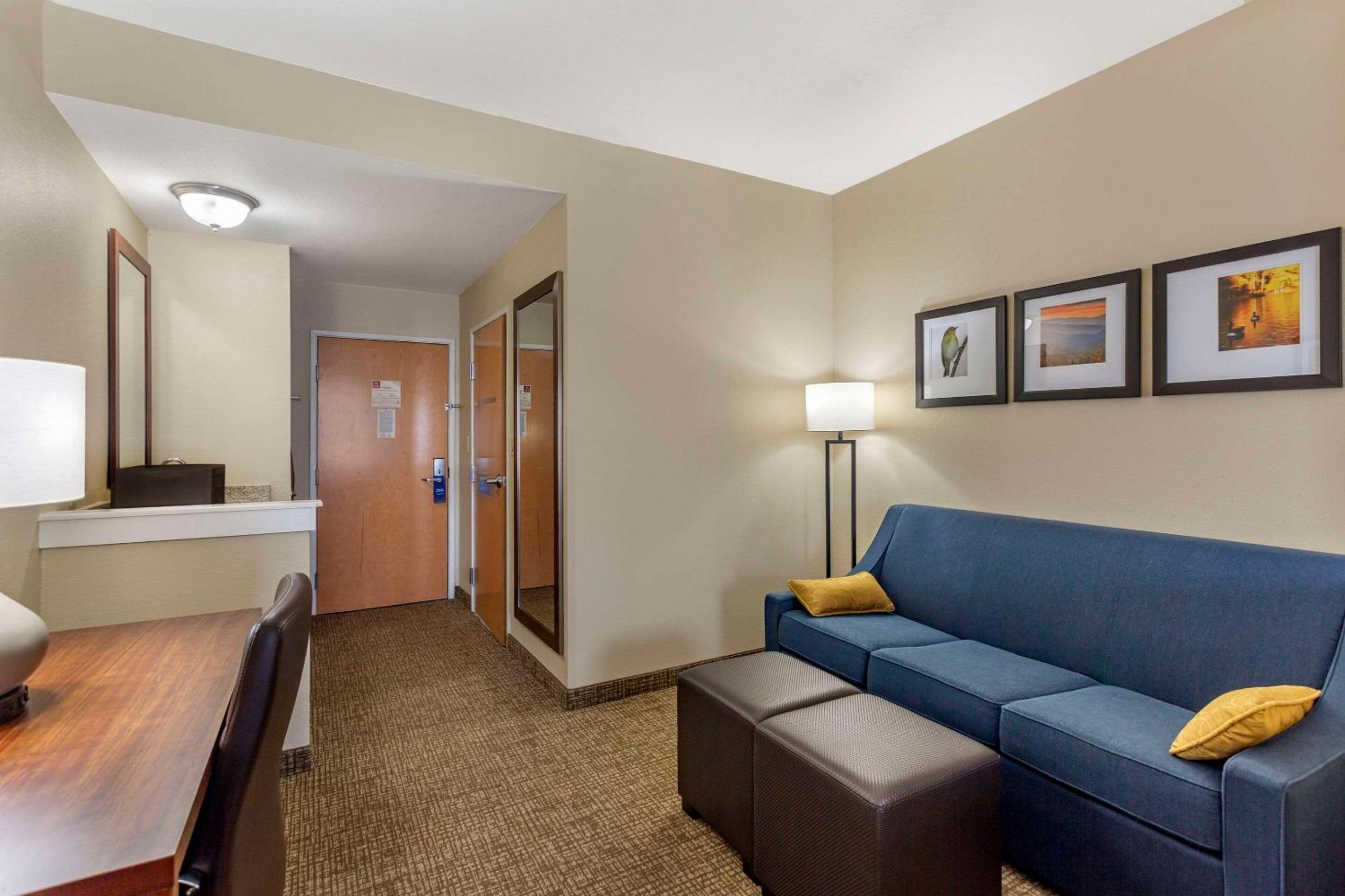 Double Suite with Two Double Beds - Non-Smoking - Photo 4