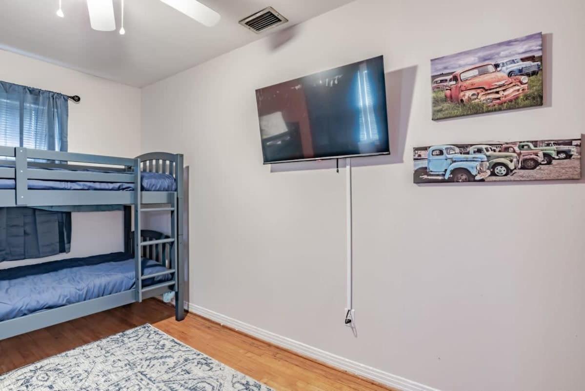 Family Room photo 3