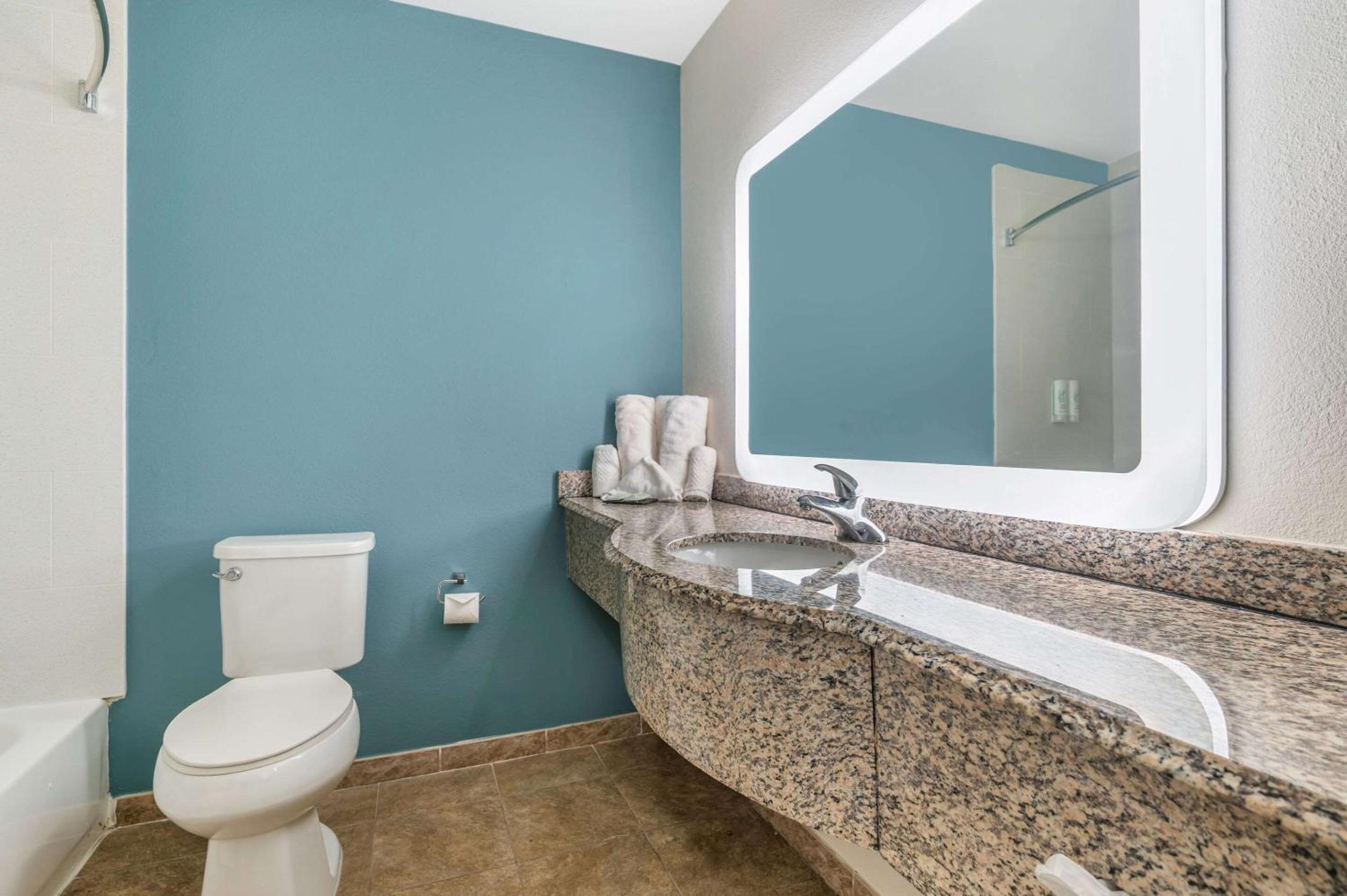 One Room Suite - Non Smoking - Photo 2
