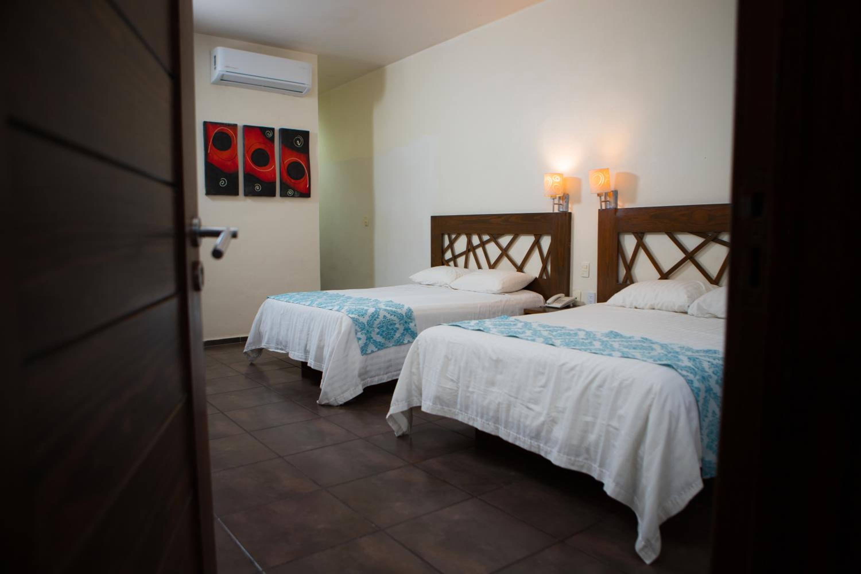 Standard Double Room with Two Double Beds photo 1