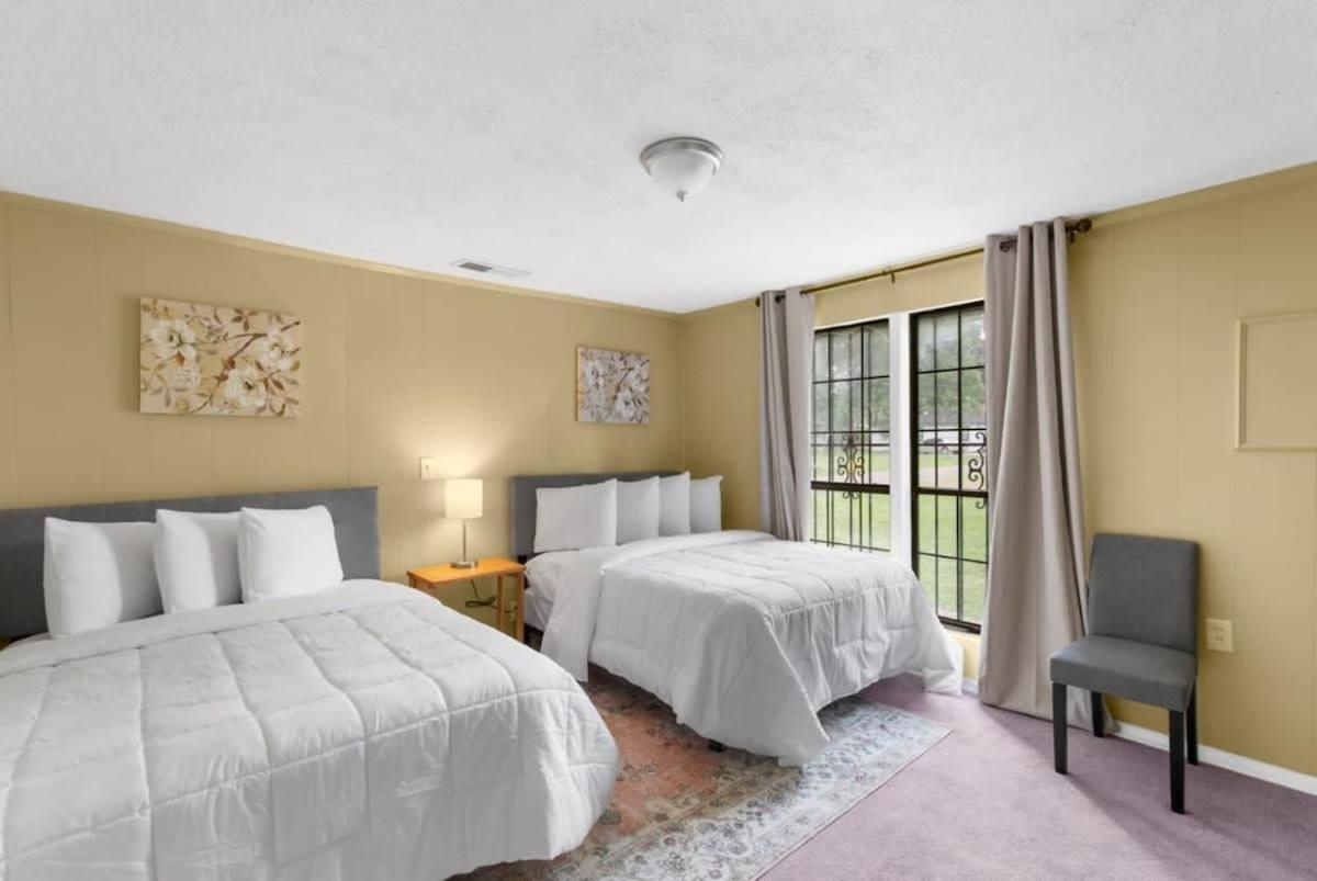 Five-Bedroom House photo 1