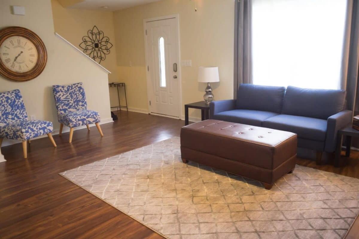 Family Room - Photo 6