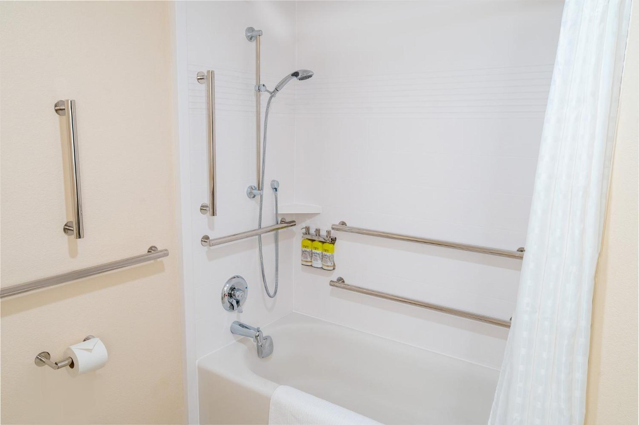 Queen Studio Suite with Two Queen Beds - Mobility Access Tub/Non-Smoking - Photo 5