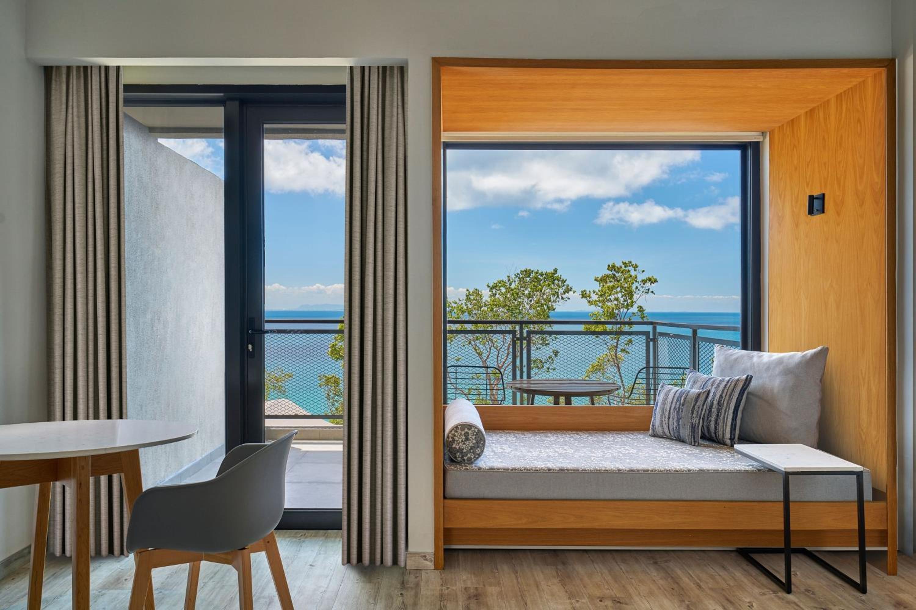 Deluxe Twin Room with Sea View - Photo 2