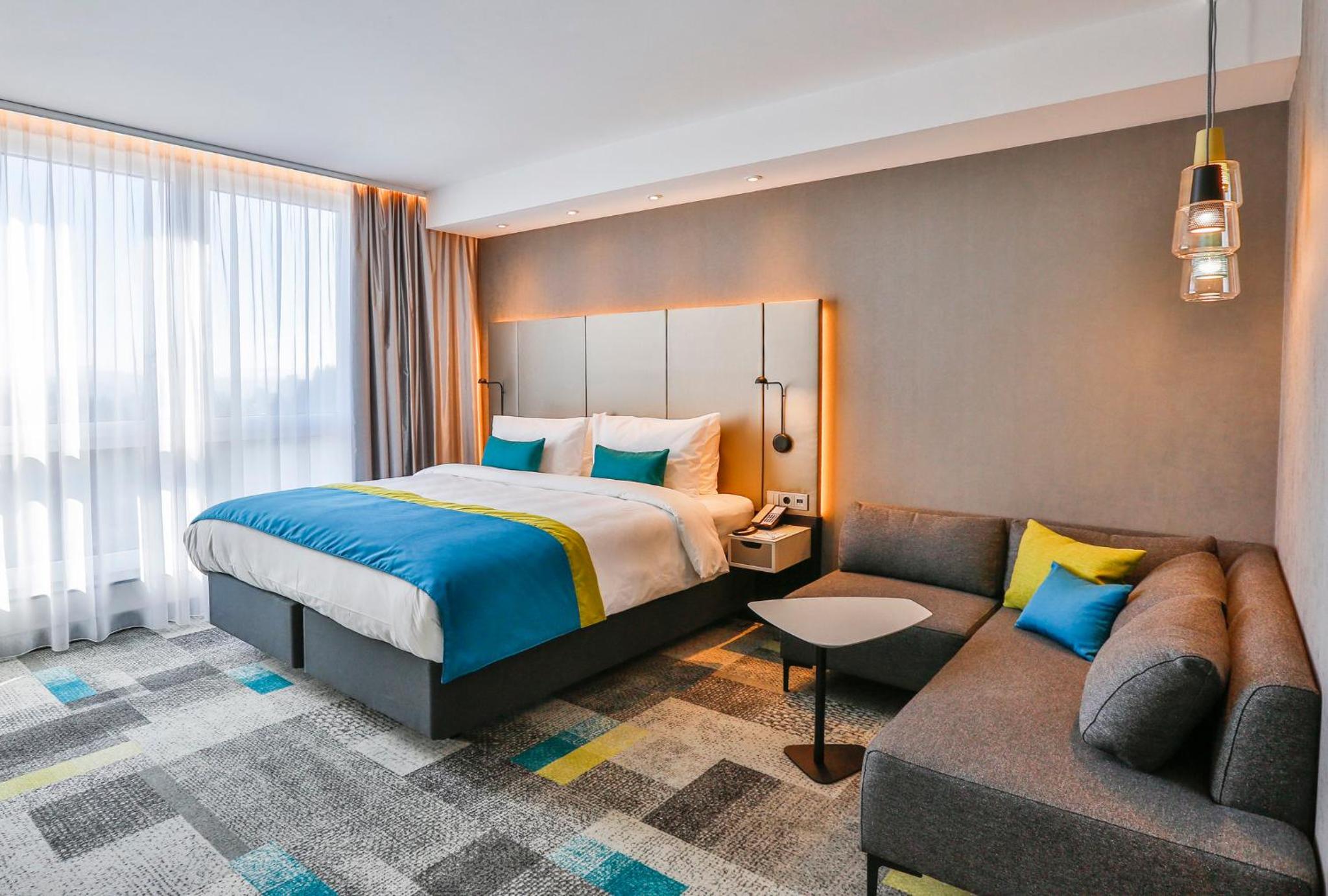 Standard King Room with Sofa Bed photo 2