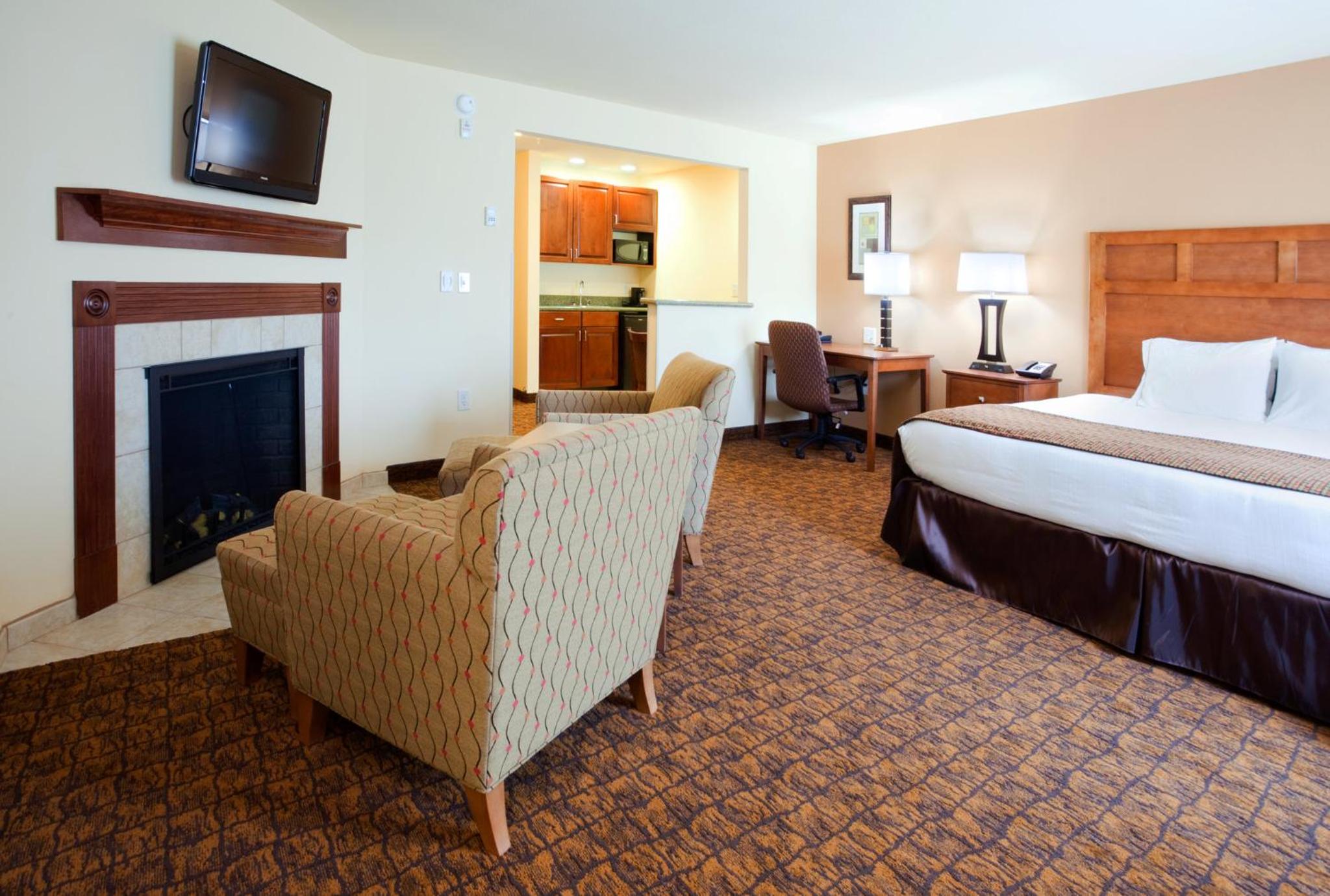 King Suite with Spa Bath - Photo 1