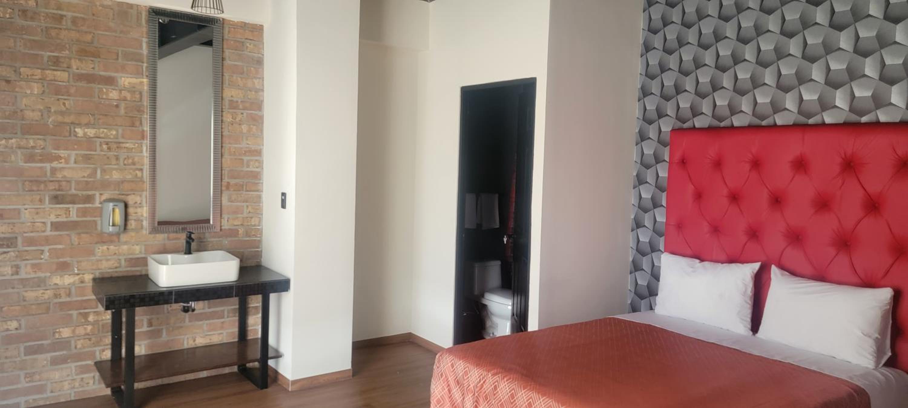 Deluxe Queen Room photo 2