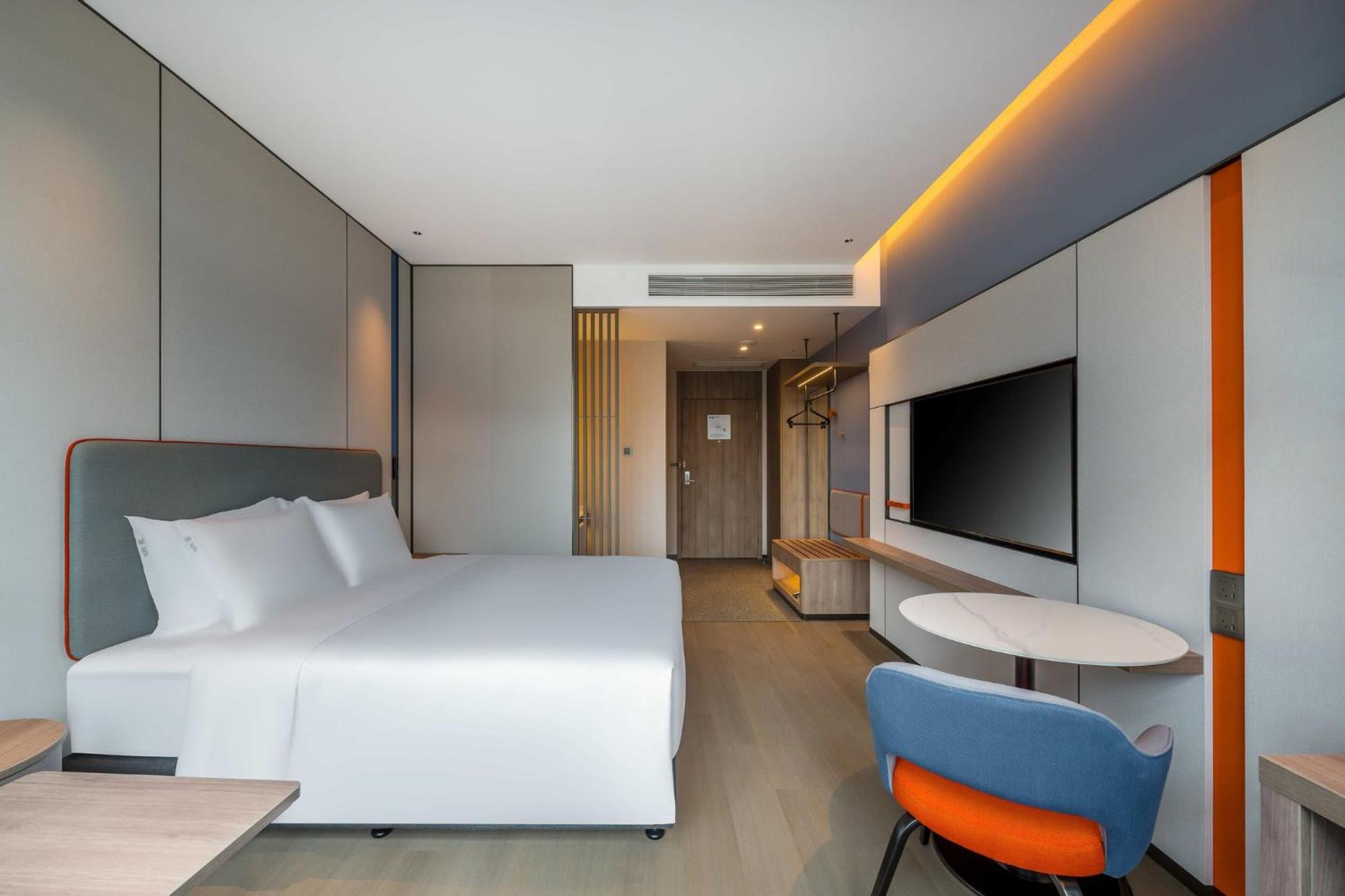 Standard King Room with Stocked Mini-bar