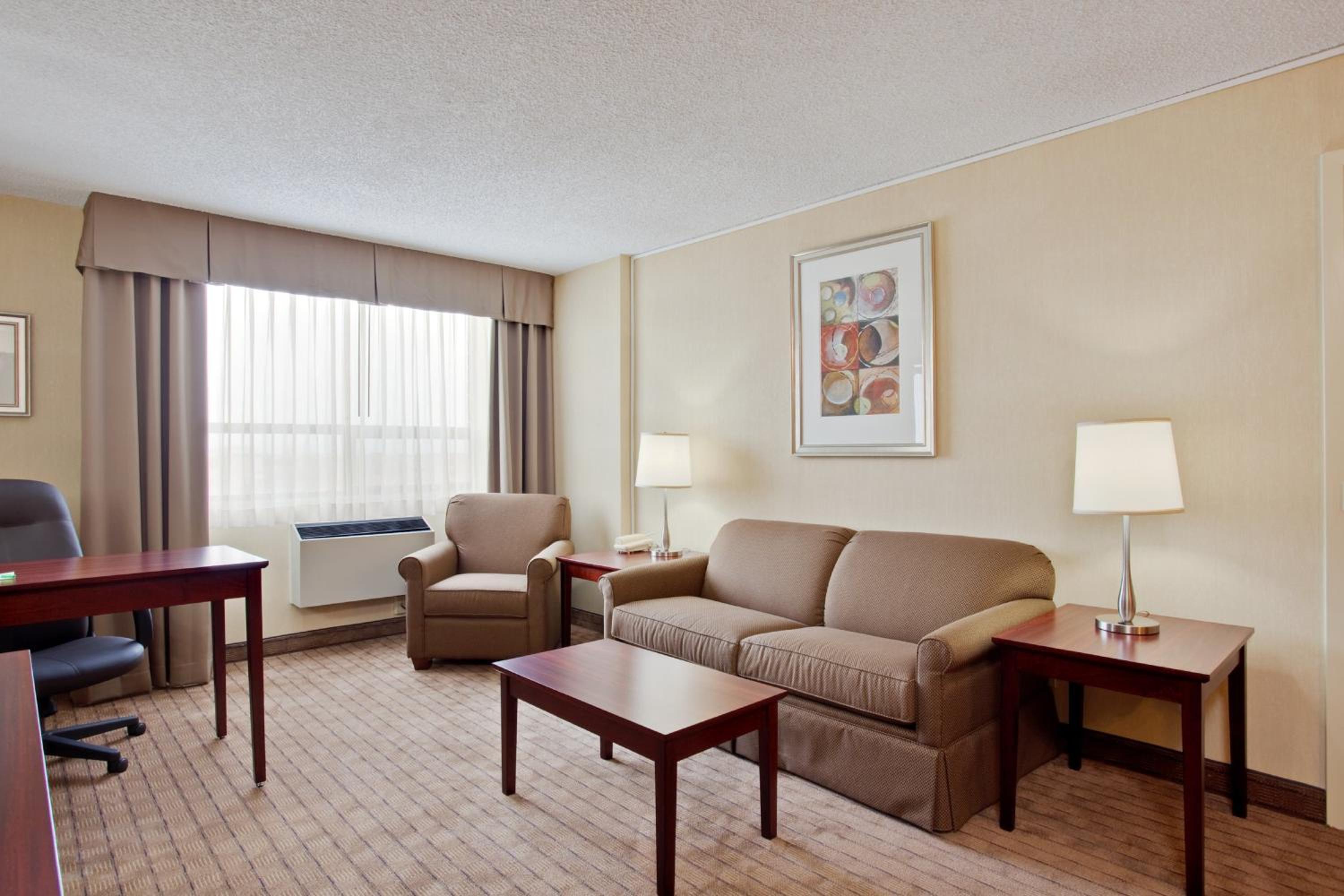 One-Bedroom King Suite photo 1