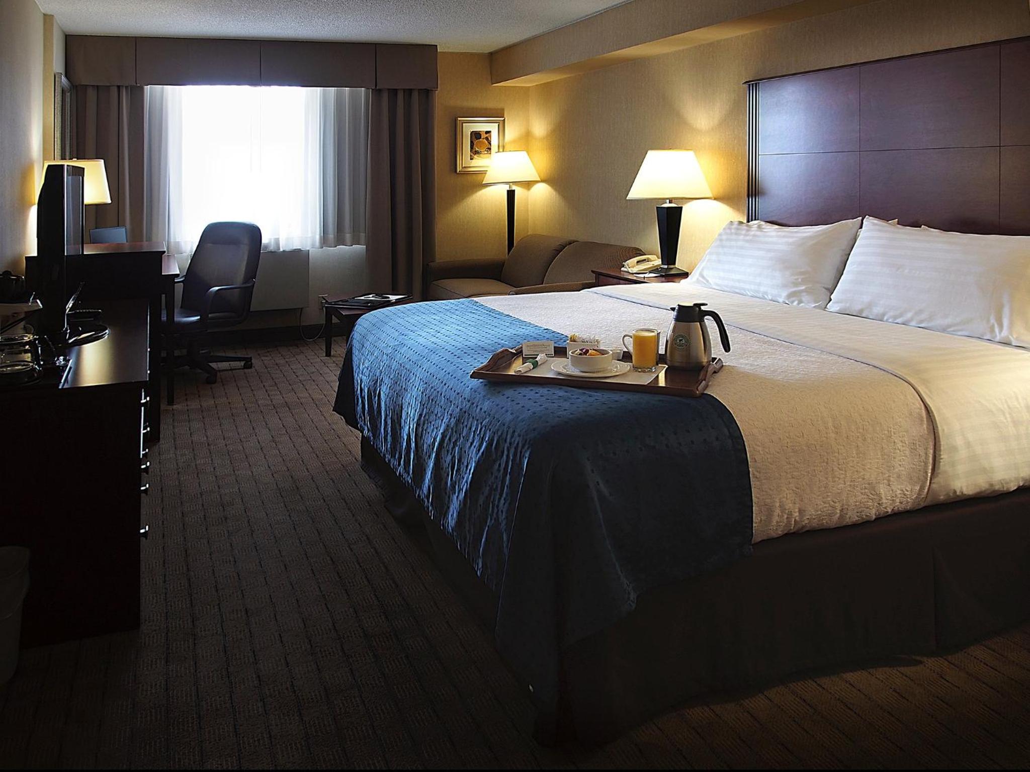 Standard King Room with Mobility Accessible Roll-In Shower photo 3