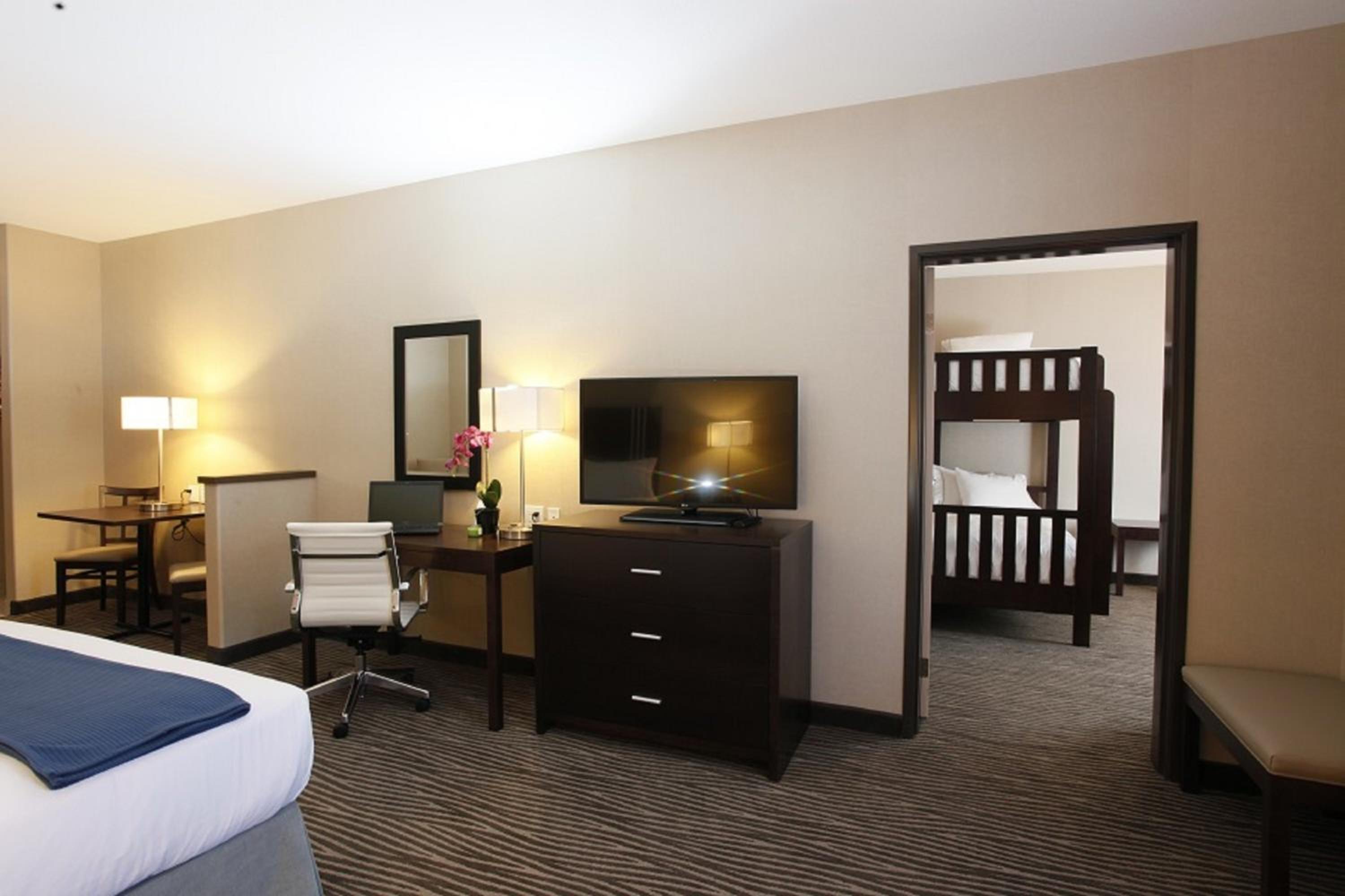 Standard King Room - Disability Access photo 3