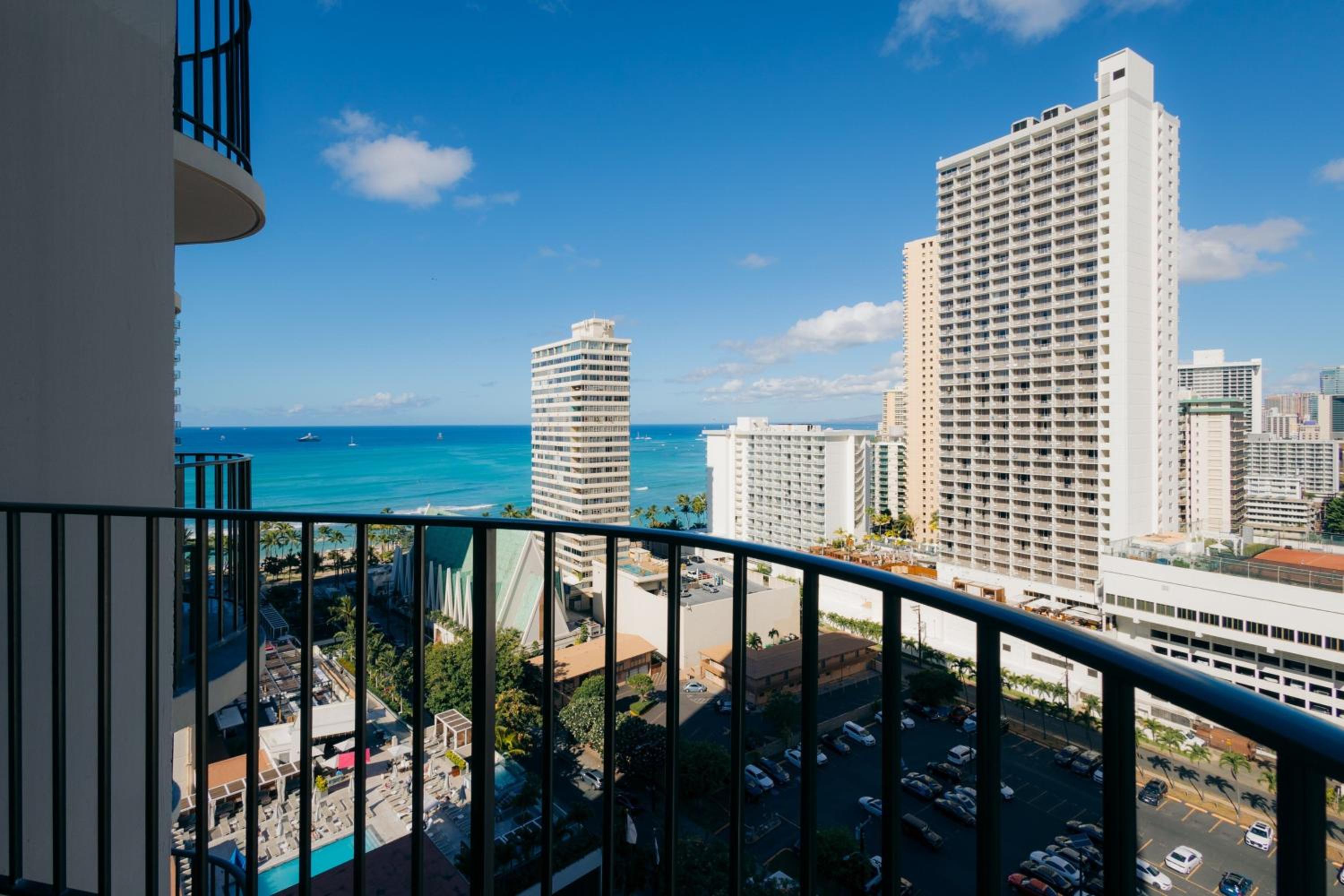 Ocean View, Guest room, 2 Double, Paoakalani Tower, Balcony