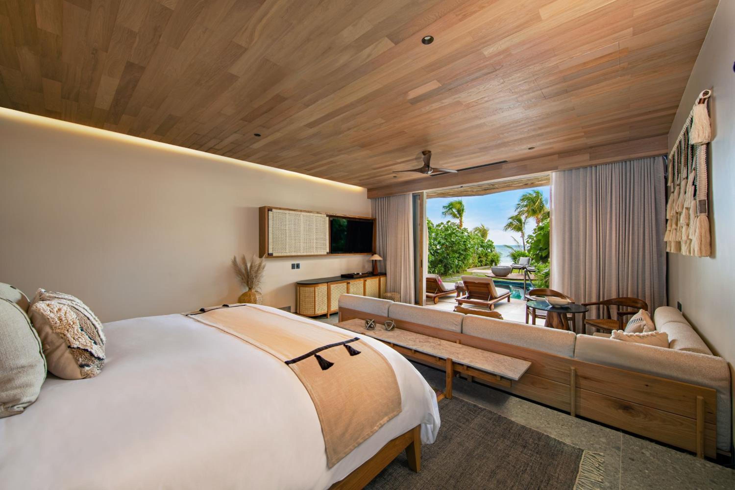 Superior King Suite with Ocean View - Beachfront