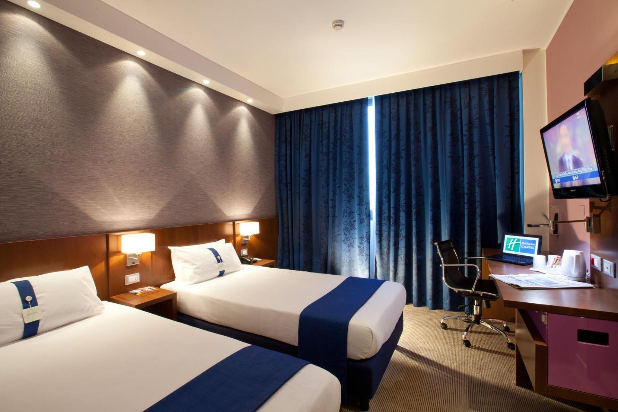 Standard Room with Free Breakfast - Photo 6