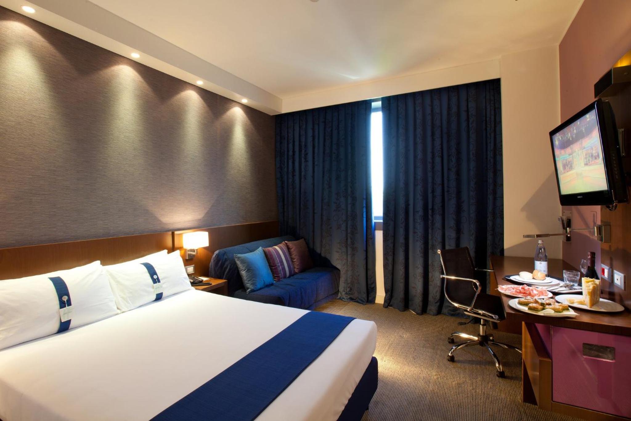 Standard Room with Free Breakfast - Photo 5