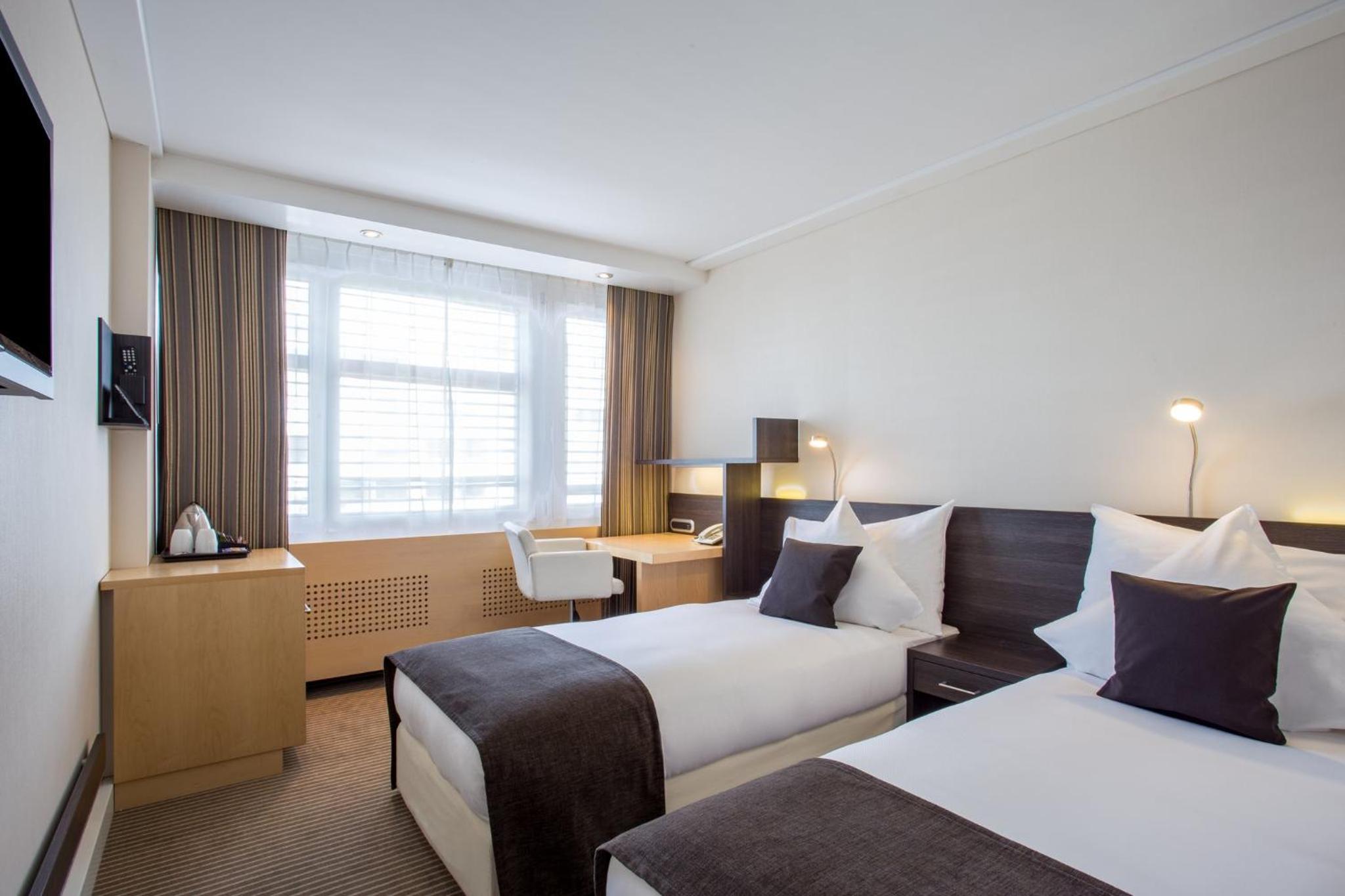 Standard Room with Two Single Beds - Photo 2