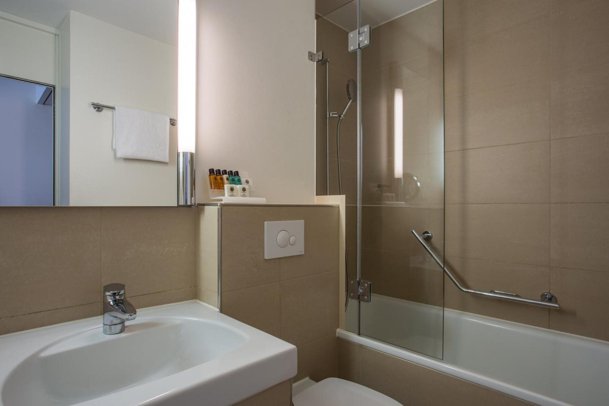 Premium Queen Room - Photo 5