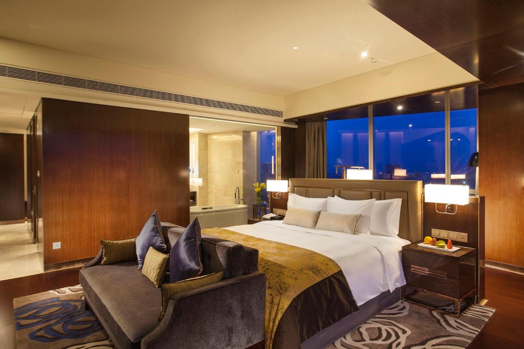Superior King Suite with Living Area photo 3