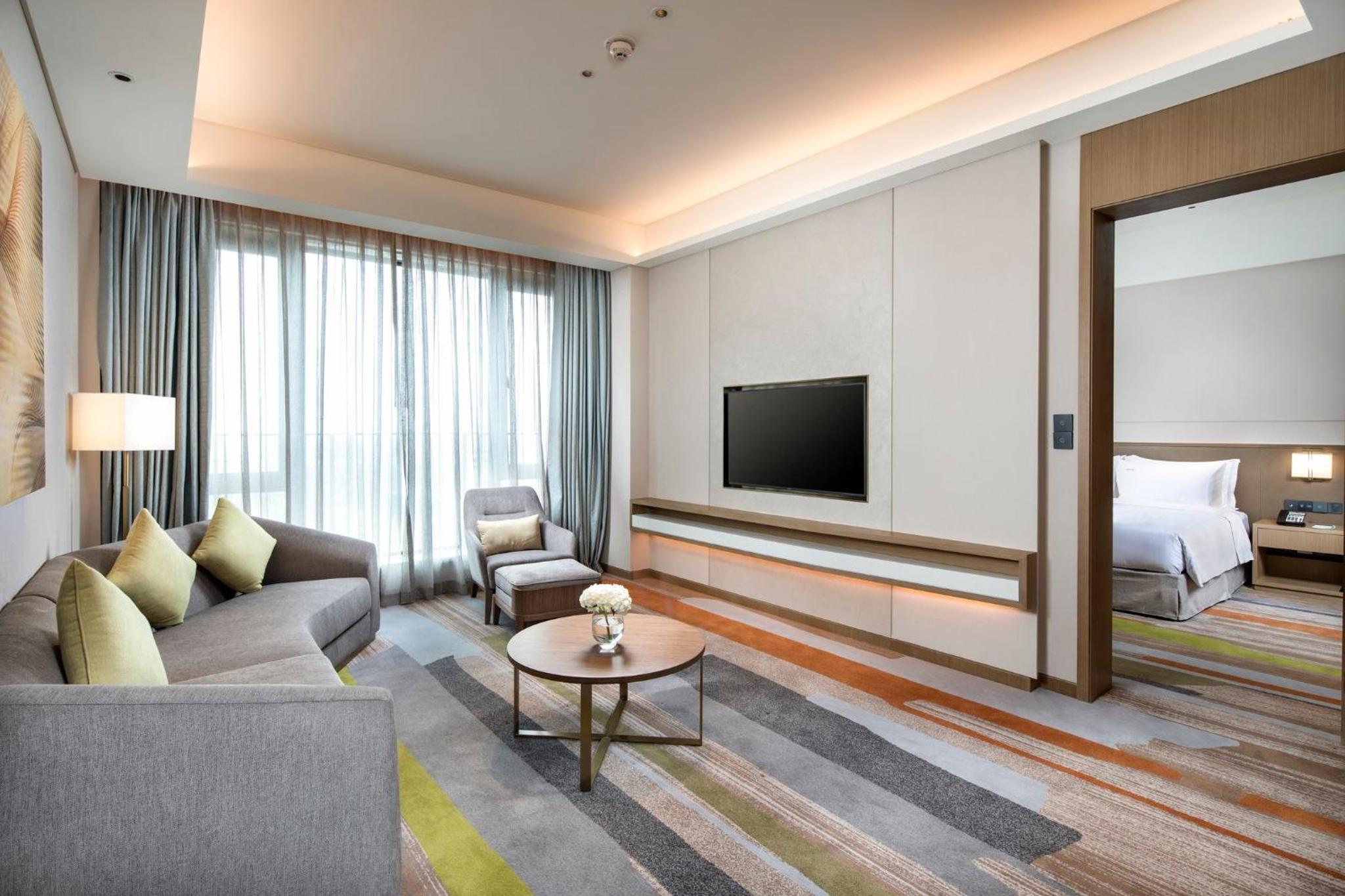 1 King One-Bedroom Suite photo 2