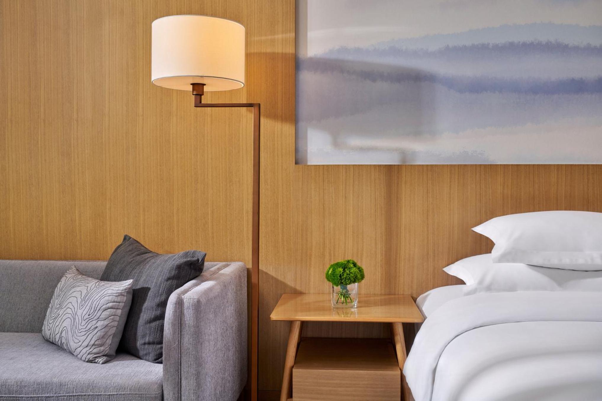 Standard King Room with City View - Photo 7