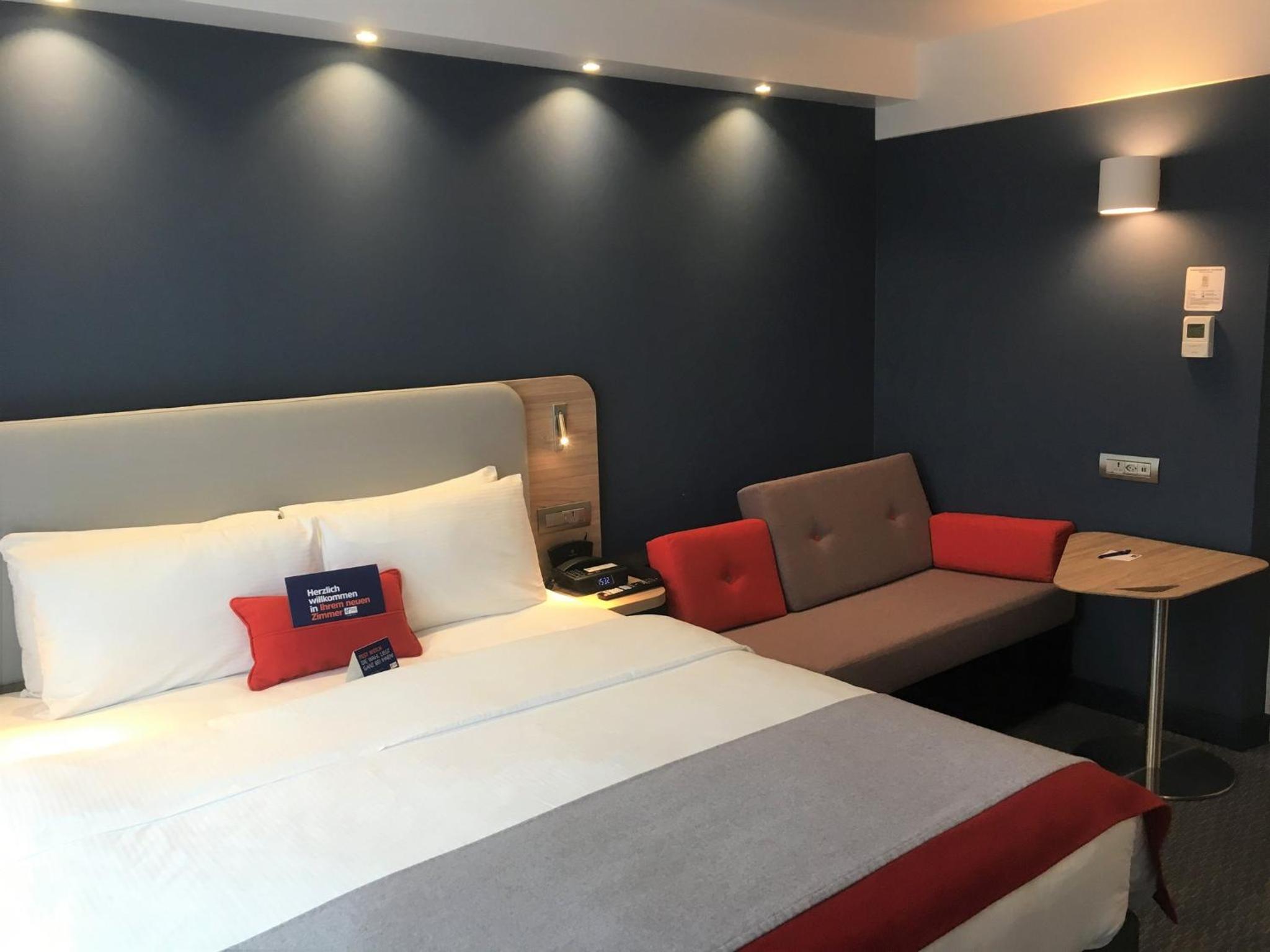 Standard Double Room with Sofa Bed - Photo 11