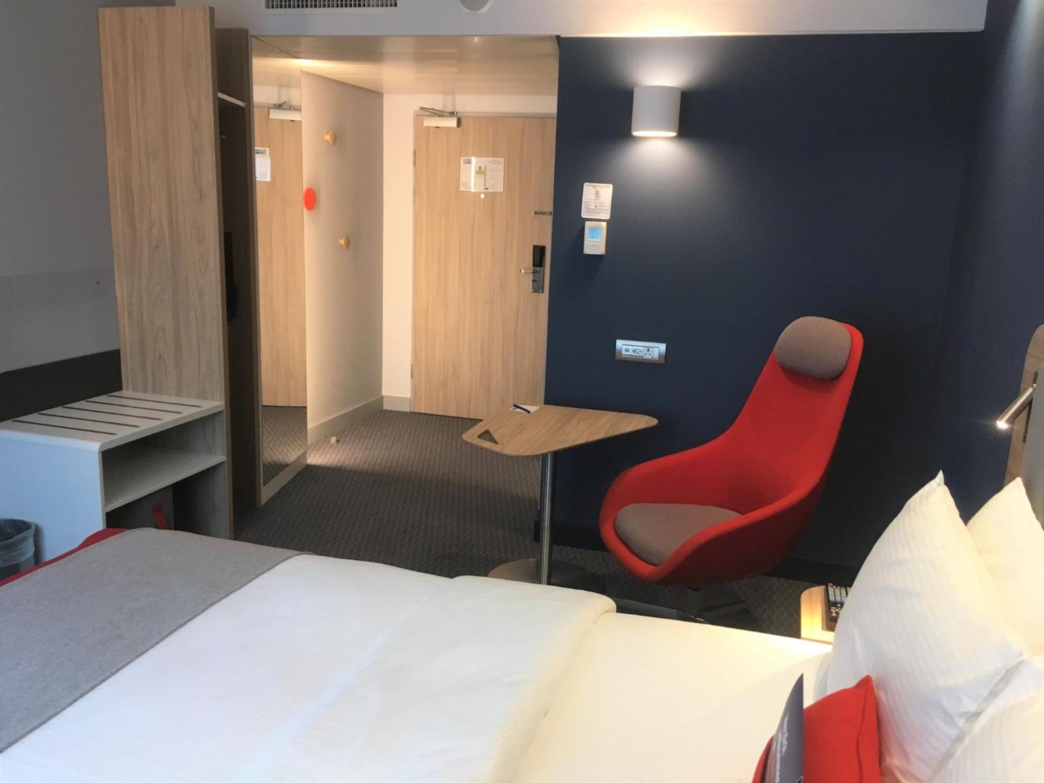 Standard Double Room with Sofa Bed - Photo 10