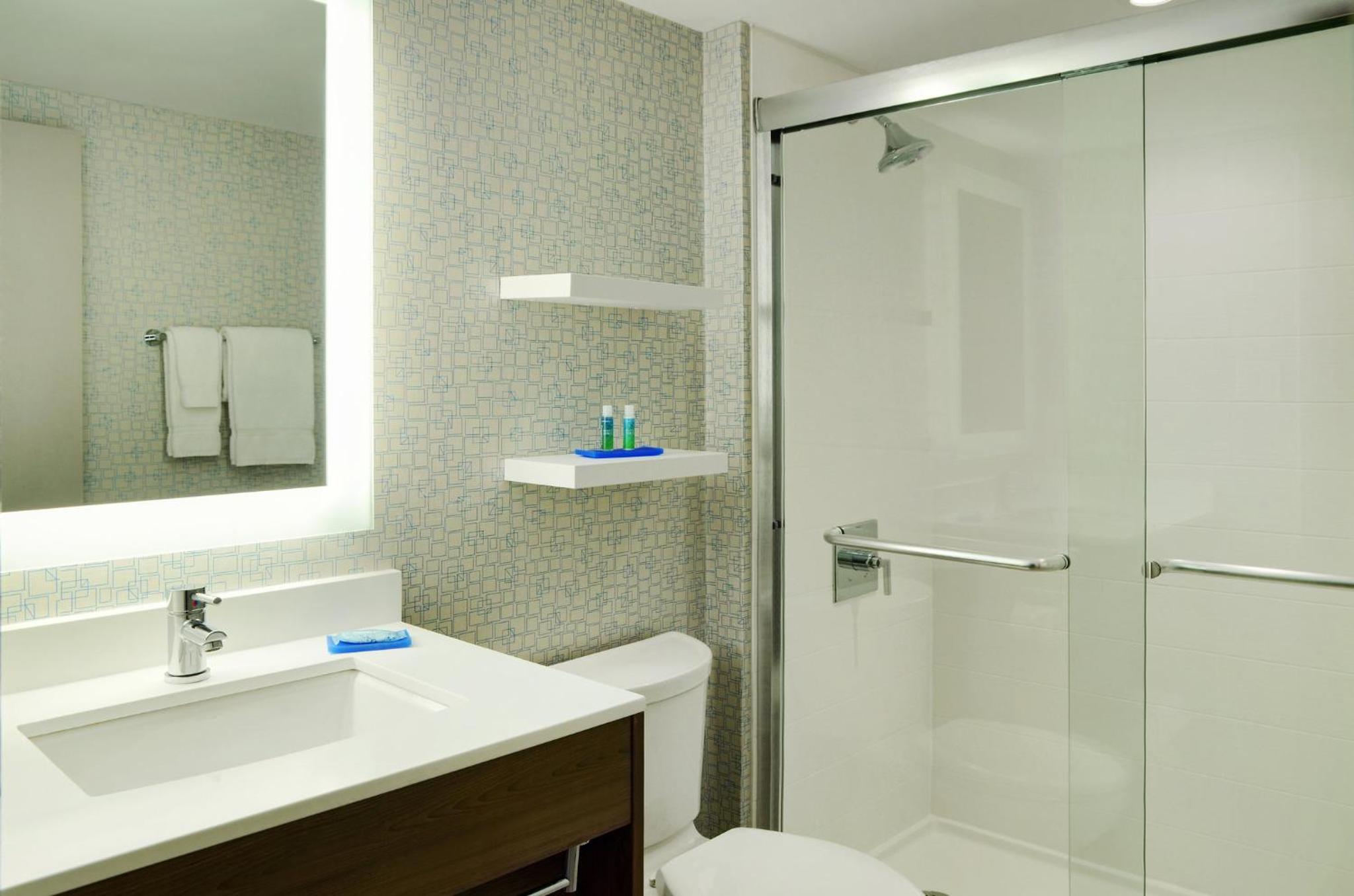 Standard King Room with Extra Space - Photo 9