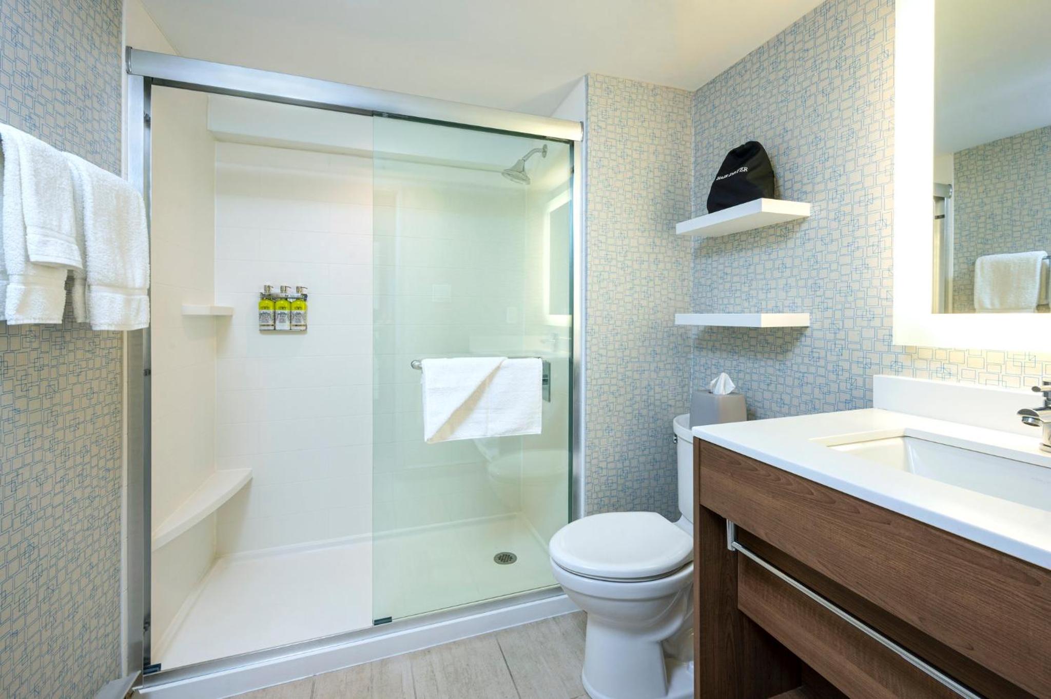 Standard King Room with Extra Space - Photo 8