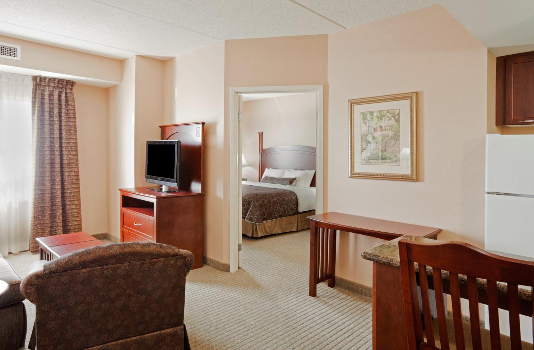 One-Bedroom King Suite - Non-Smoking - Photo 4