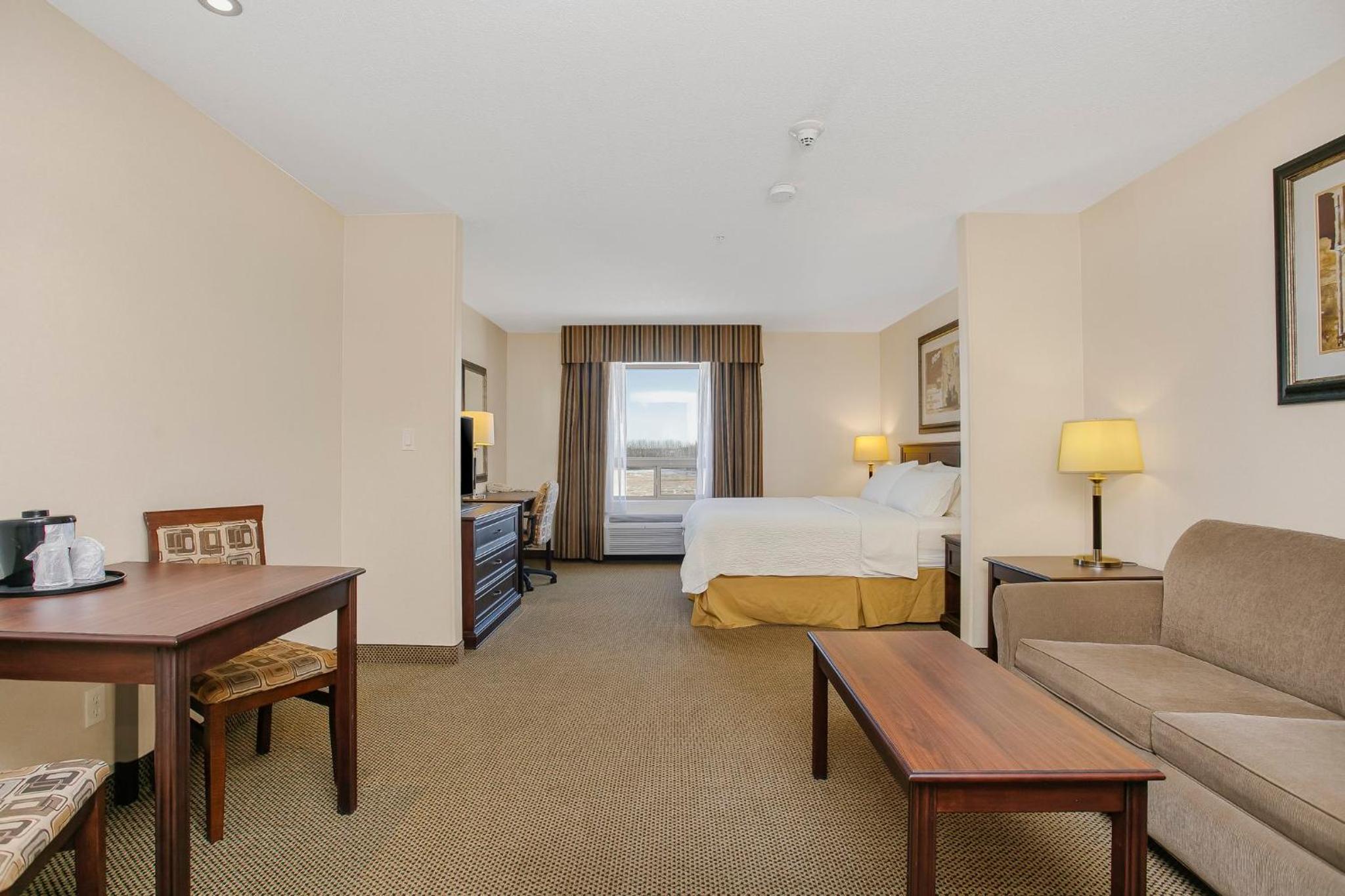 King Suite - Non-Smoking - Photo 6
