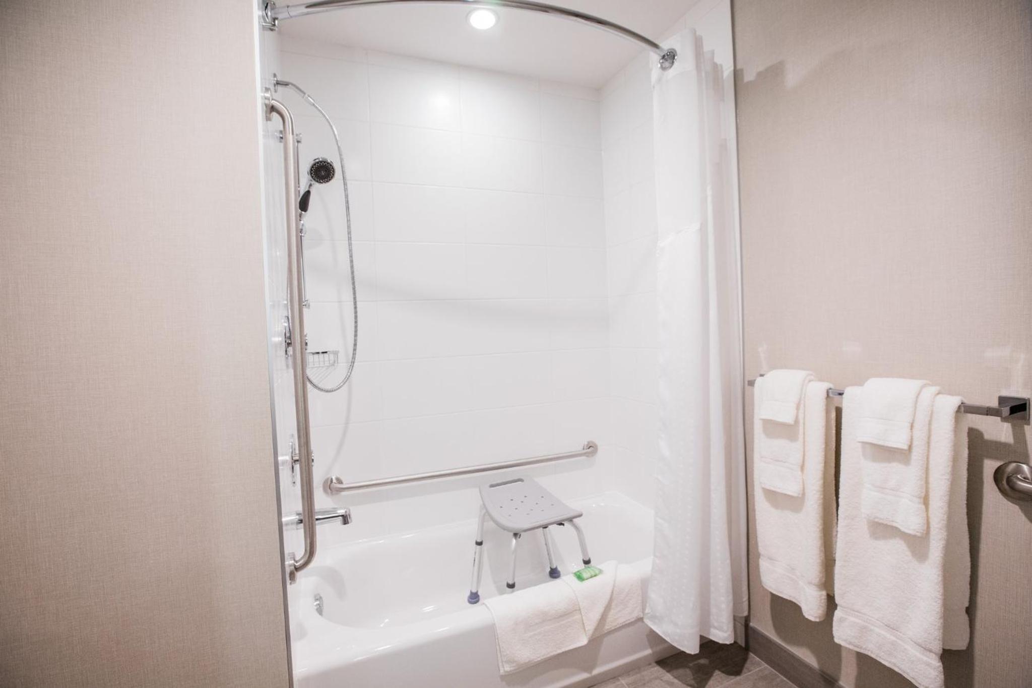 King Room - Mobility Access/Hearing Accessible thumbnail 6