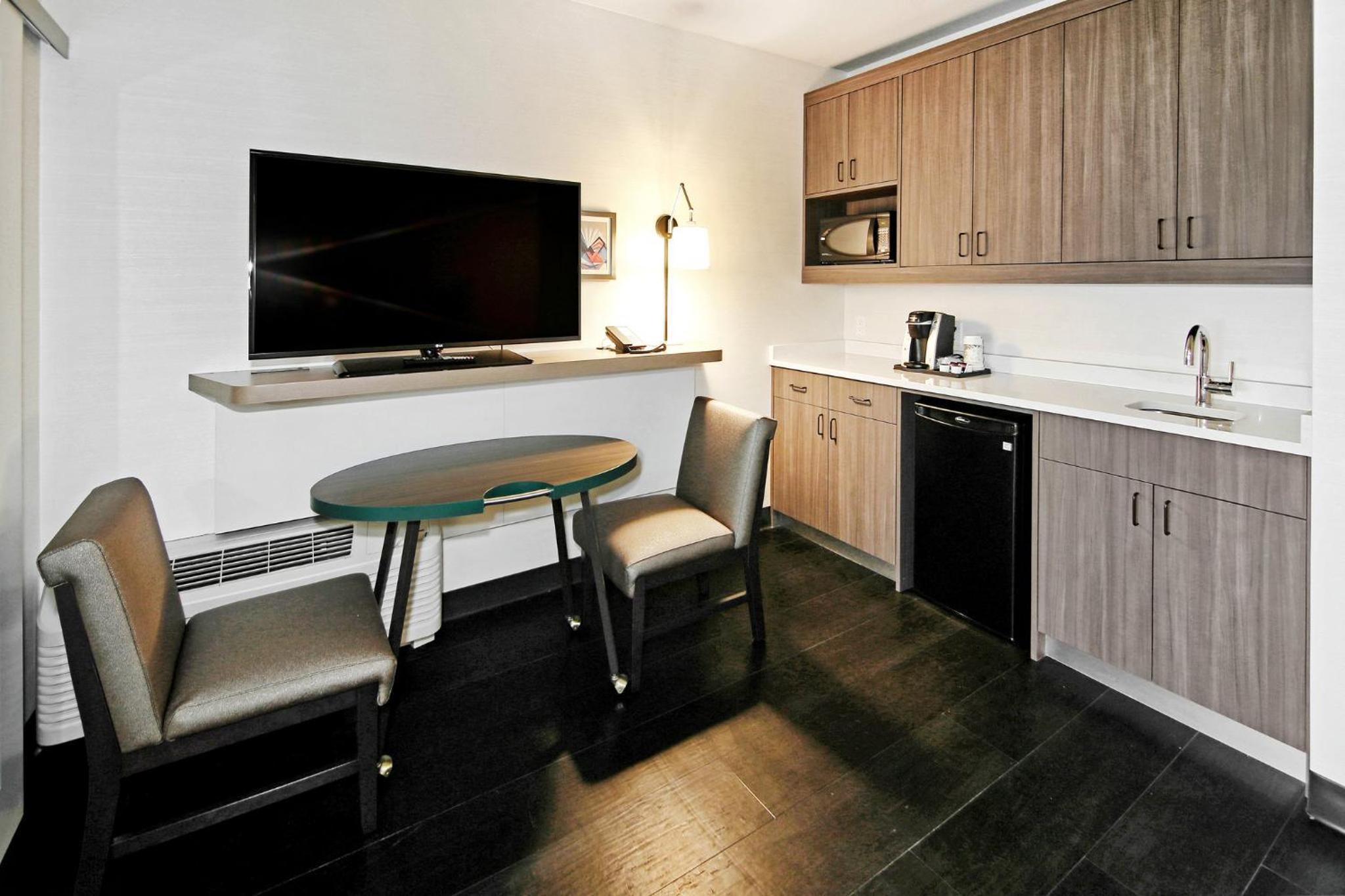 One-Bedroom King Suite