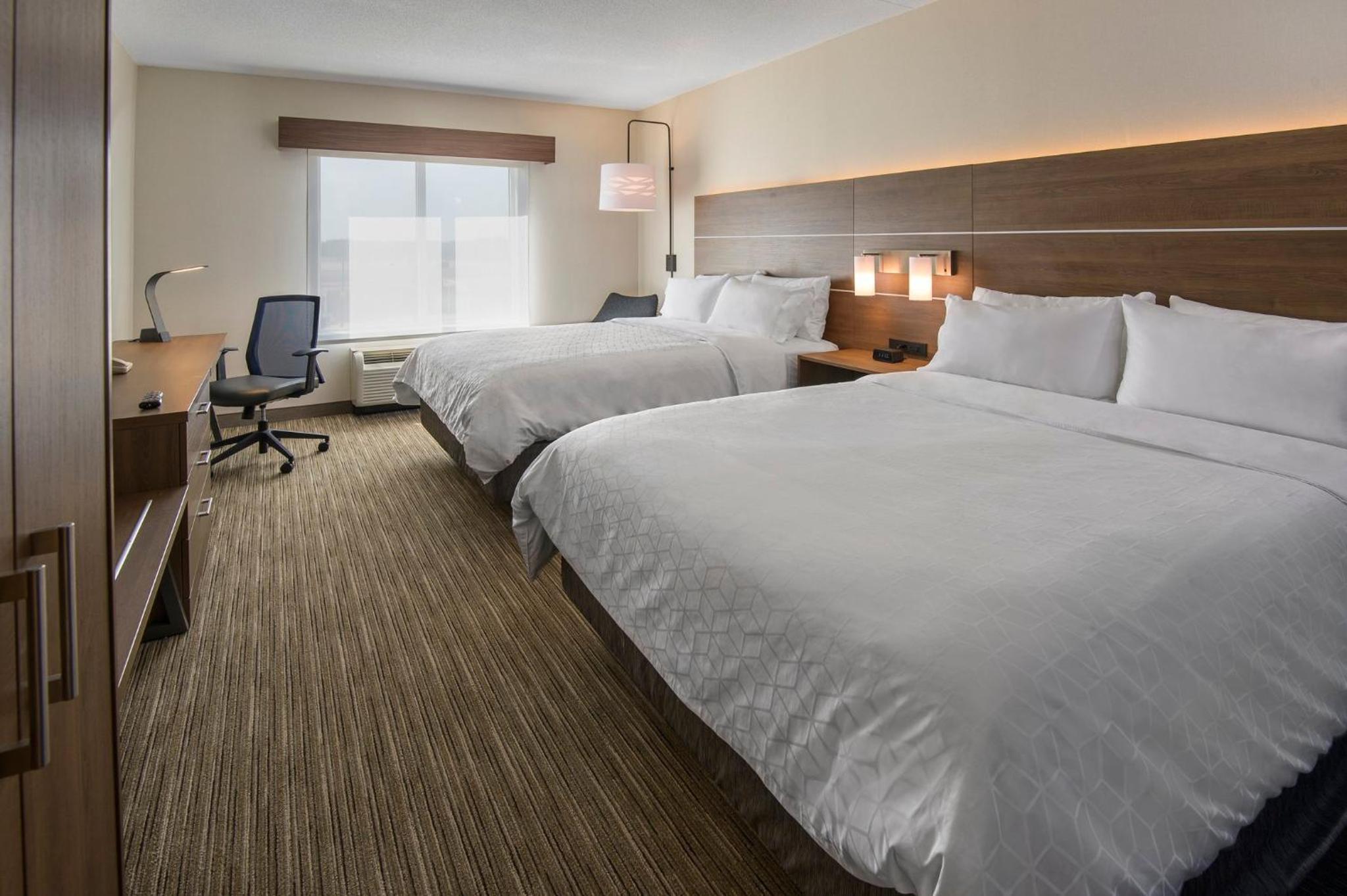 Standard Room with Two Queen Beds - Photo 1