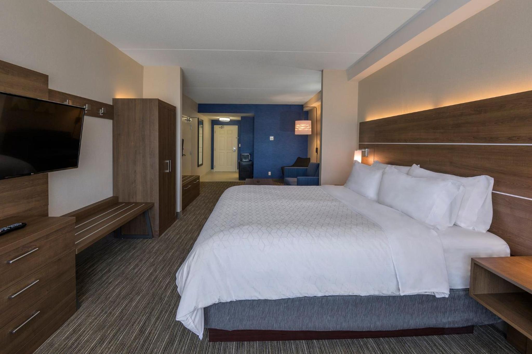 King Suite with Sofa Bed - Photo 2