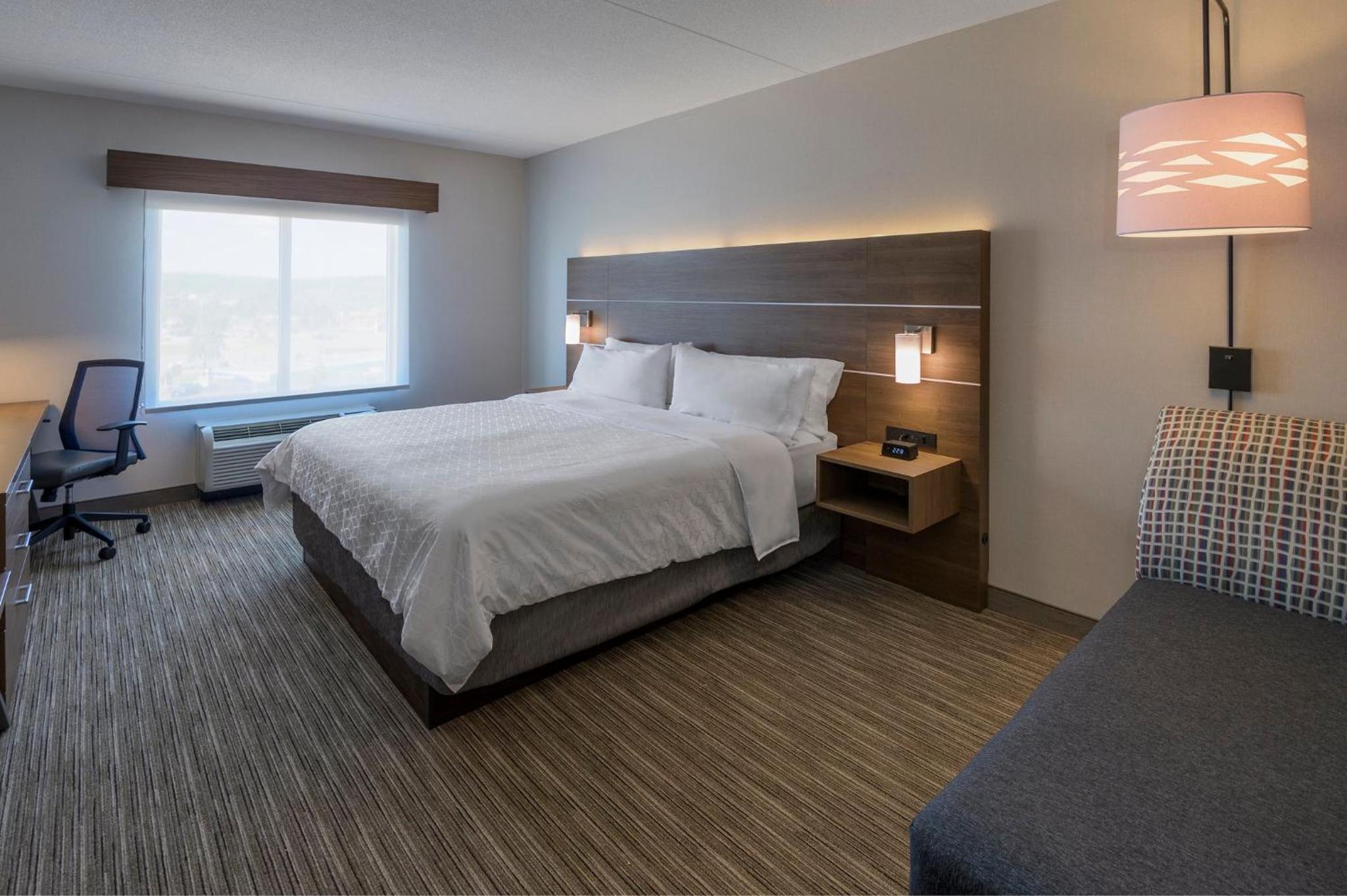 Standard King Room - Photo 4