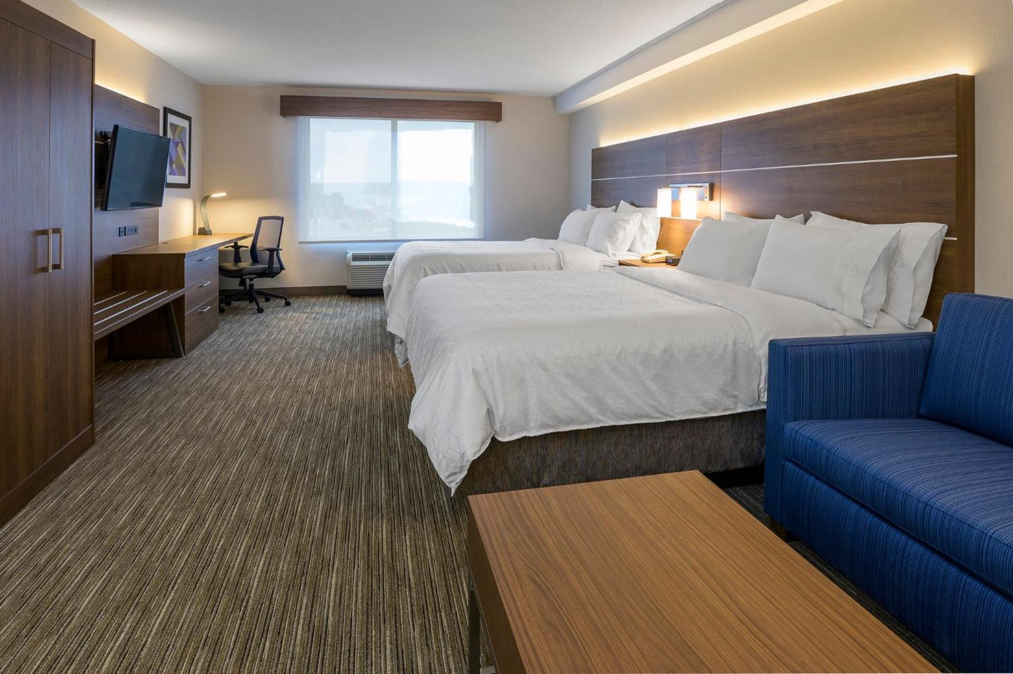 Standard Queen Room with Sofa Bed photo 1