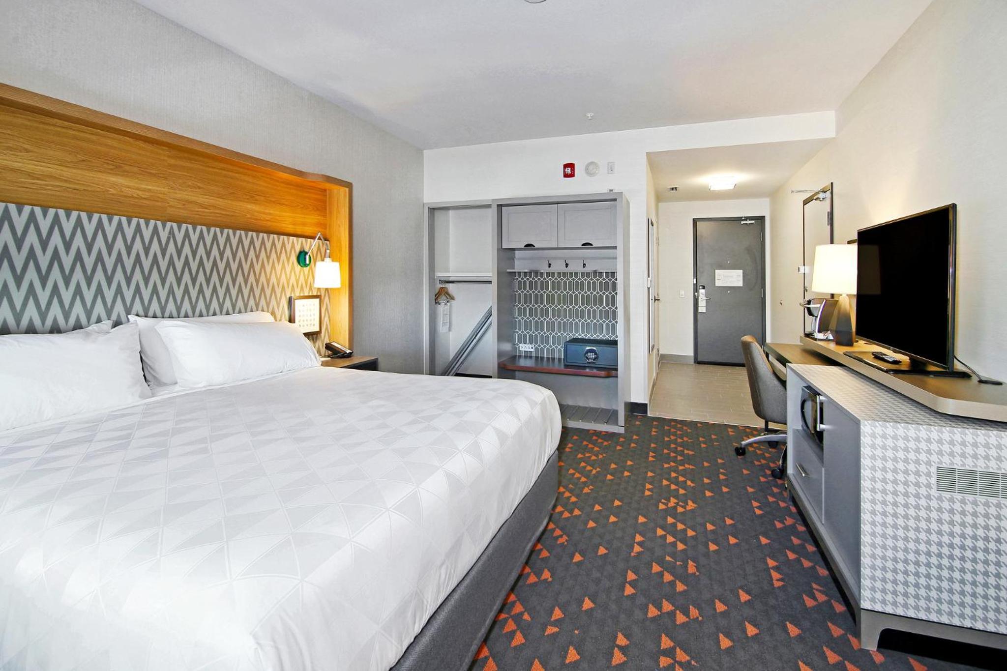 Standard King Room with Roll-In Shower - Communications Access