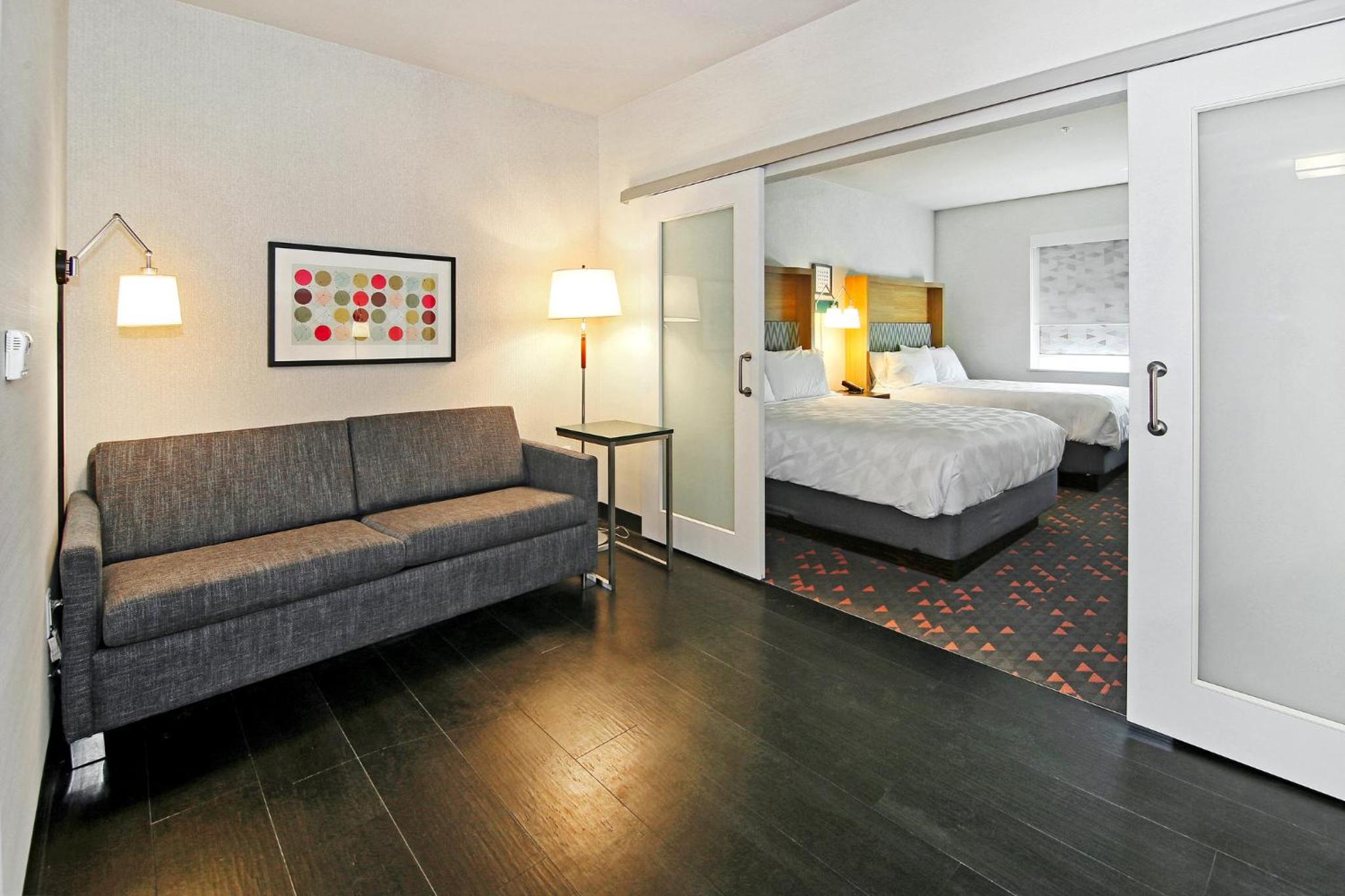 One-Bedroom Suite with Two Queen Beds thumbnail 5